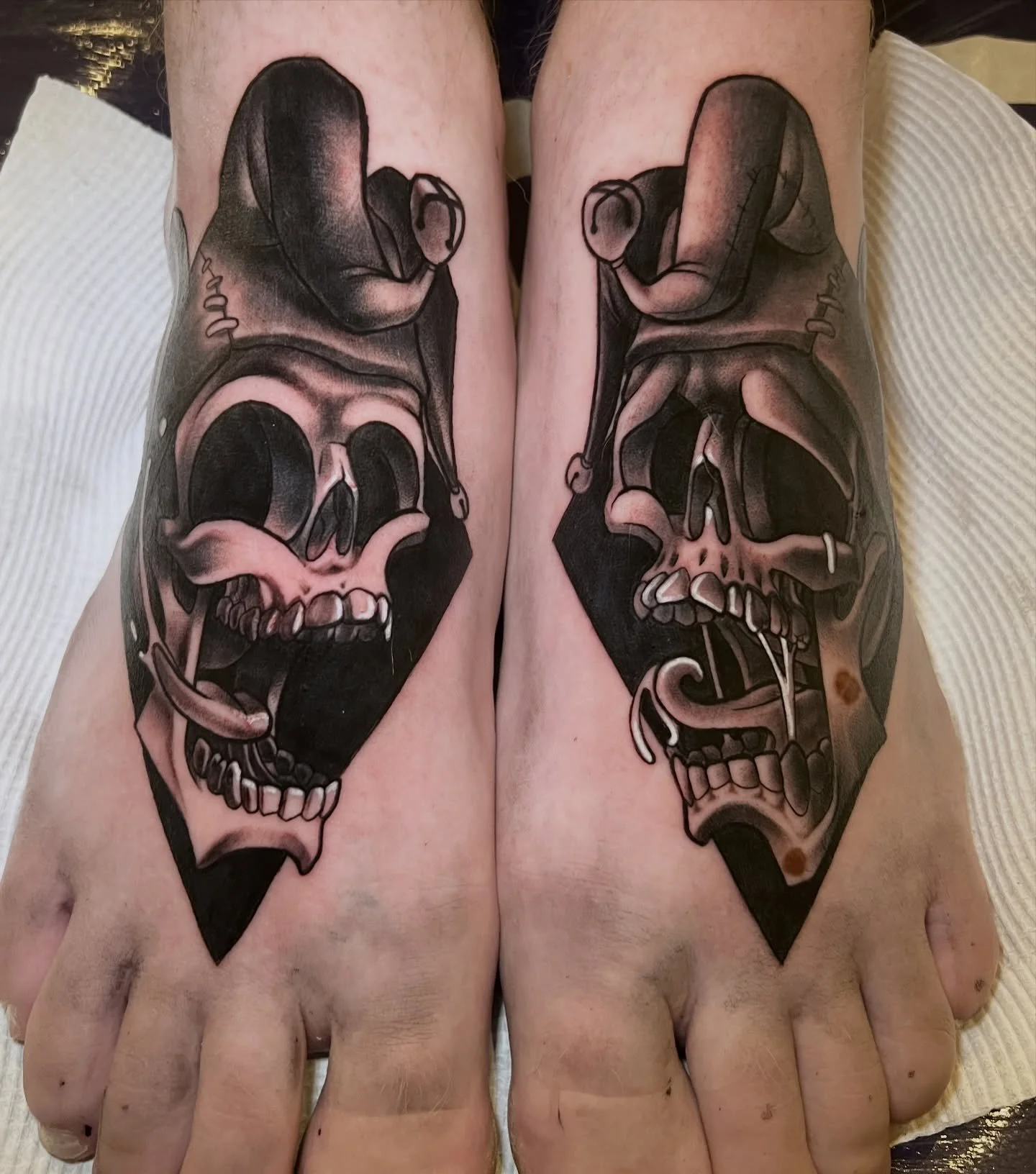 Books open for Feb- April 
Dan came in and got both feet tattooed in the same day like an absolute bloody madman and then gave foot pics away for free. Thanks so much man
@korpus @irontempersupplies @neumatattoomachines @the.unclebobs 
#newschooltatt