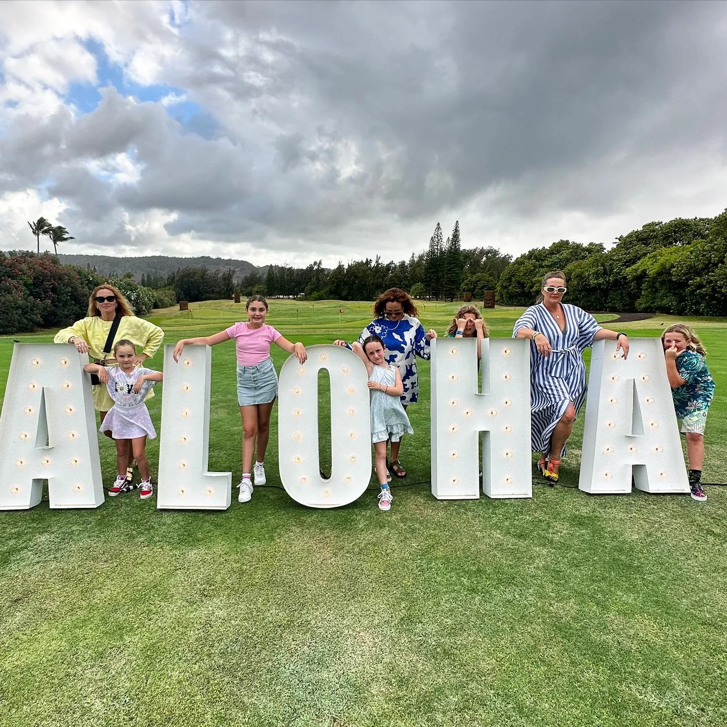 Aloha and out of the office. 

Lots of weddings when I get back, but for now, just enjoying the surf, sun, family and friends ❤️🌴🍍