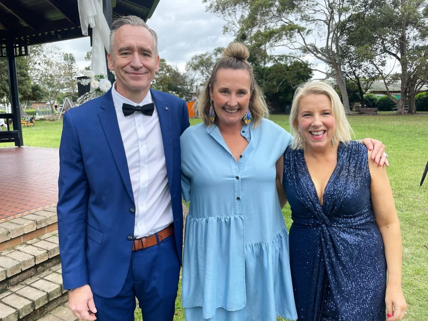 Lesley and Phil 💙

Lesley walked in to bag pipes in a park and it was awesome! 

How good do we look in our blues 😘