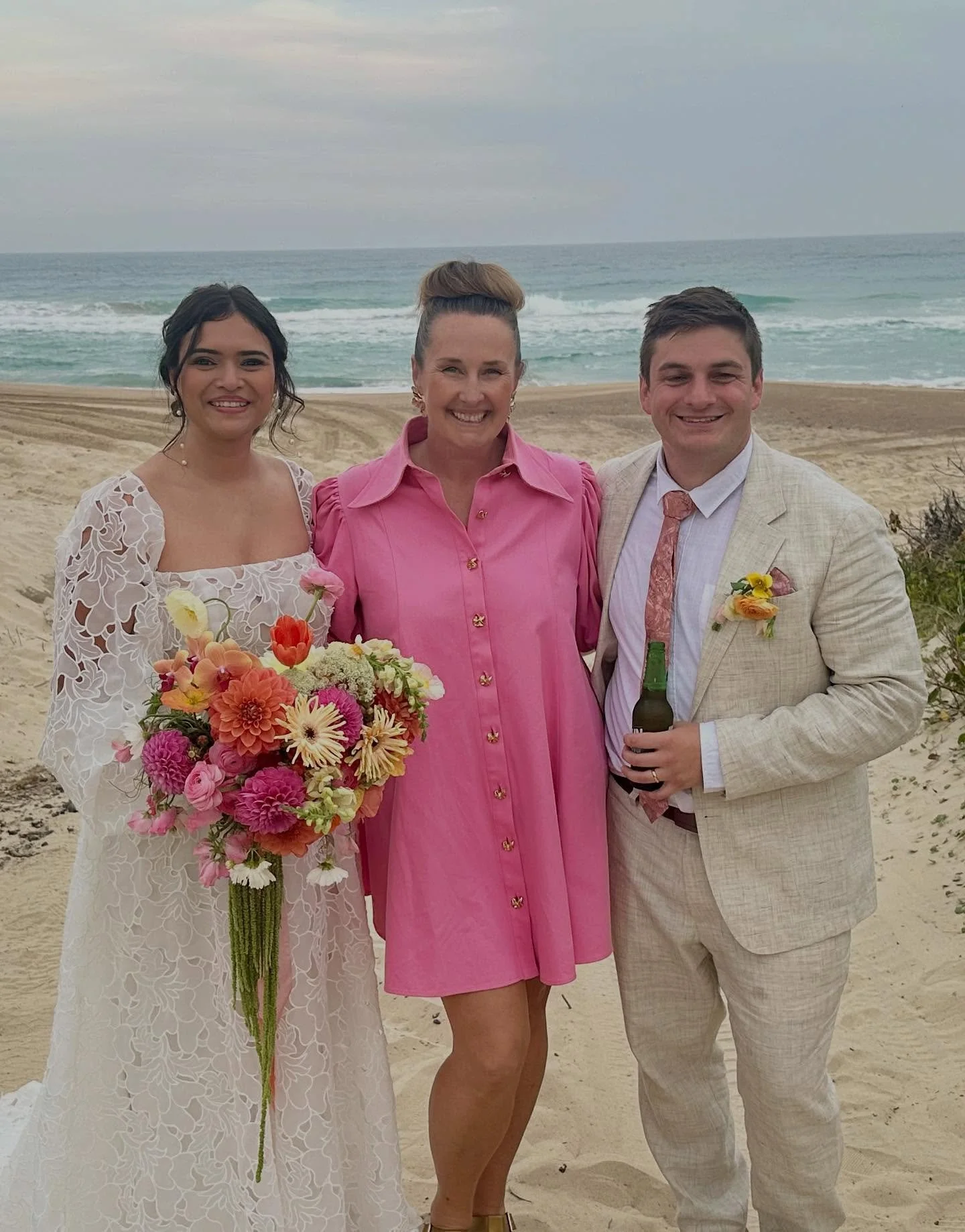 Indi &amp; Jack&rsquo;s Sunset Wedding 💛🩷🧡🤎

On Saturday, love bloomed under a sky painted with Darwin sunset hues, surrounded by the most stunning florals and the kind of laughter that makes your cheeks ache. 💐🧡

Jack accidentally reset the Ki