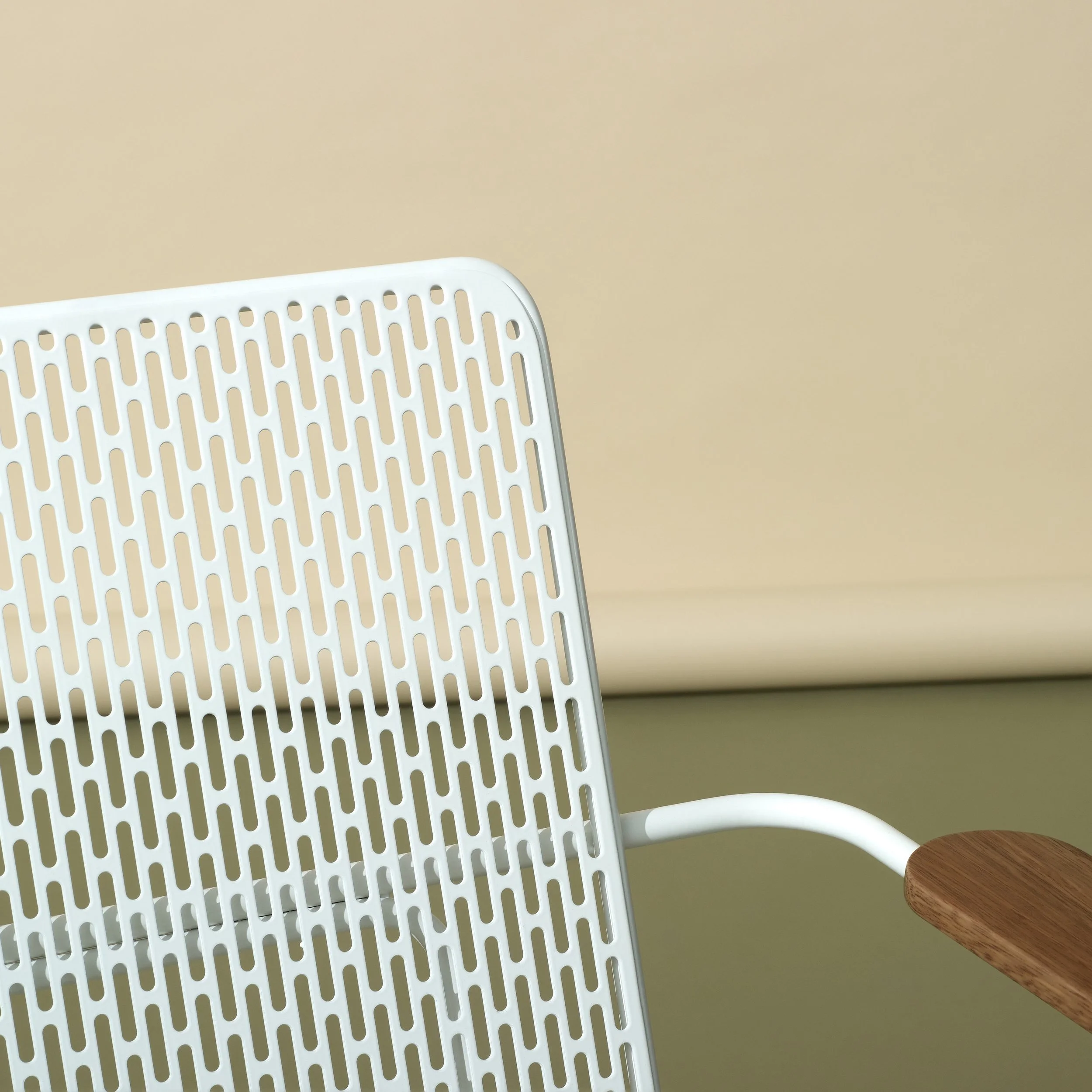 NEATT - PAPERCLIP - LOUNGER - 002.jpg