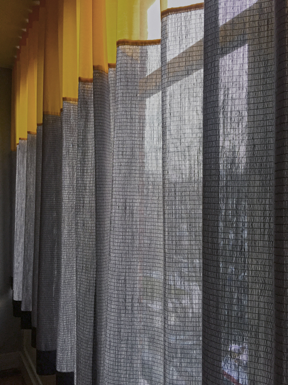 drempel Overgang binnenkort Gordijn No.41 Inbetween van gele batist met grijze jute | Kimik Design  Gordijnen