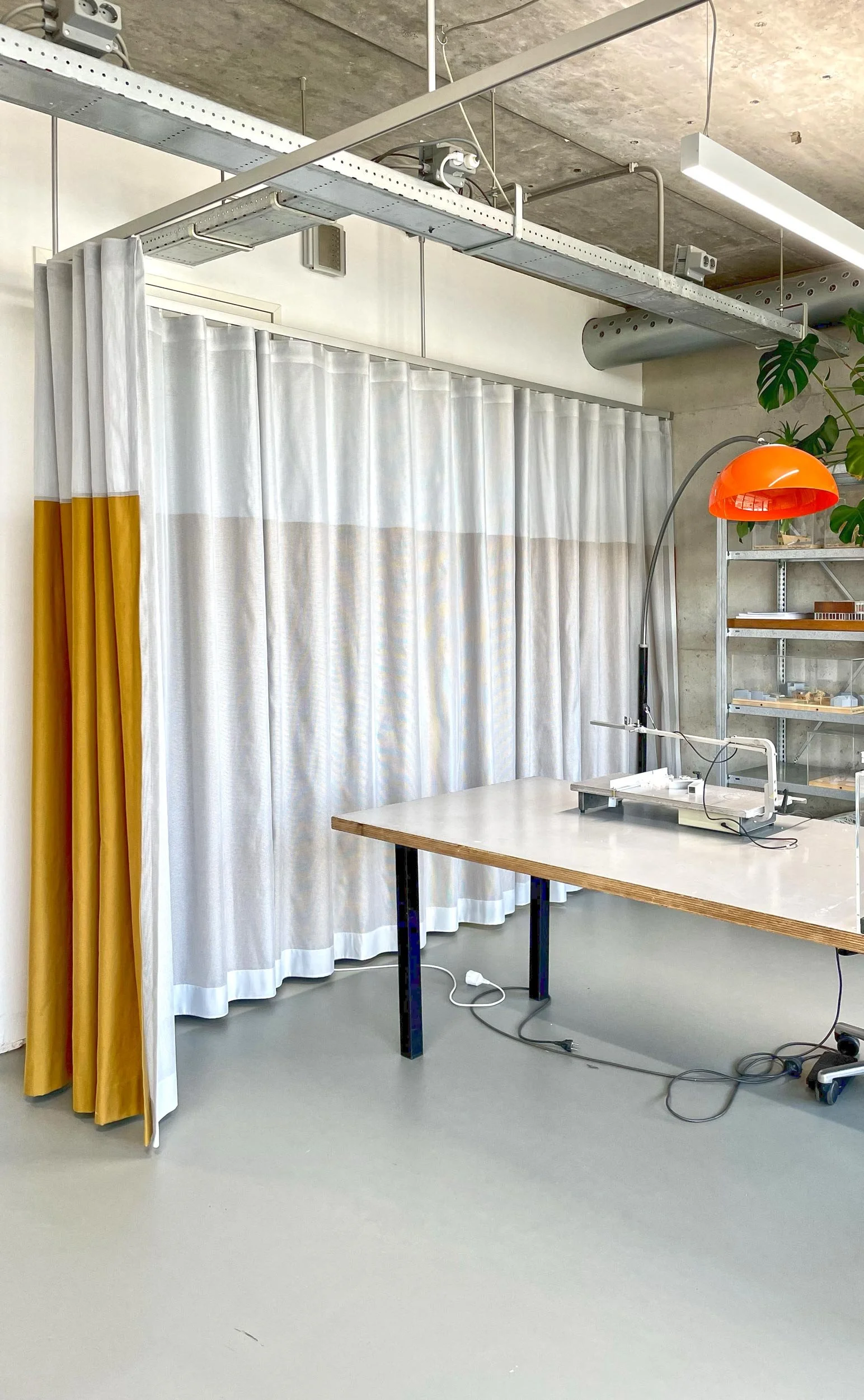 Kimik_Design_Gordijn_No75_Grijs_Oker_Mesh6.jpg