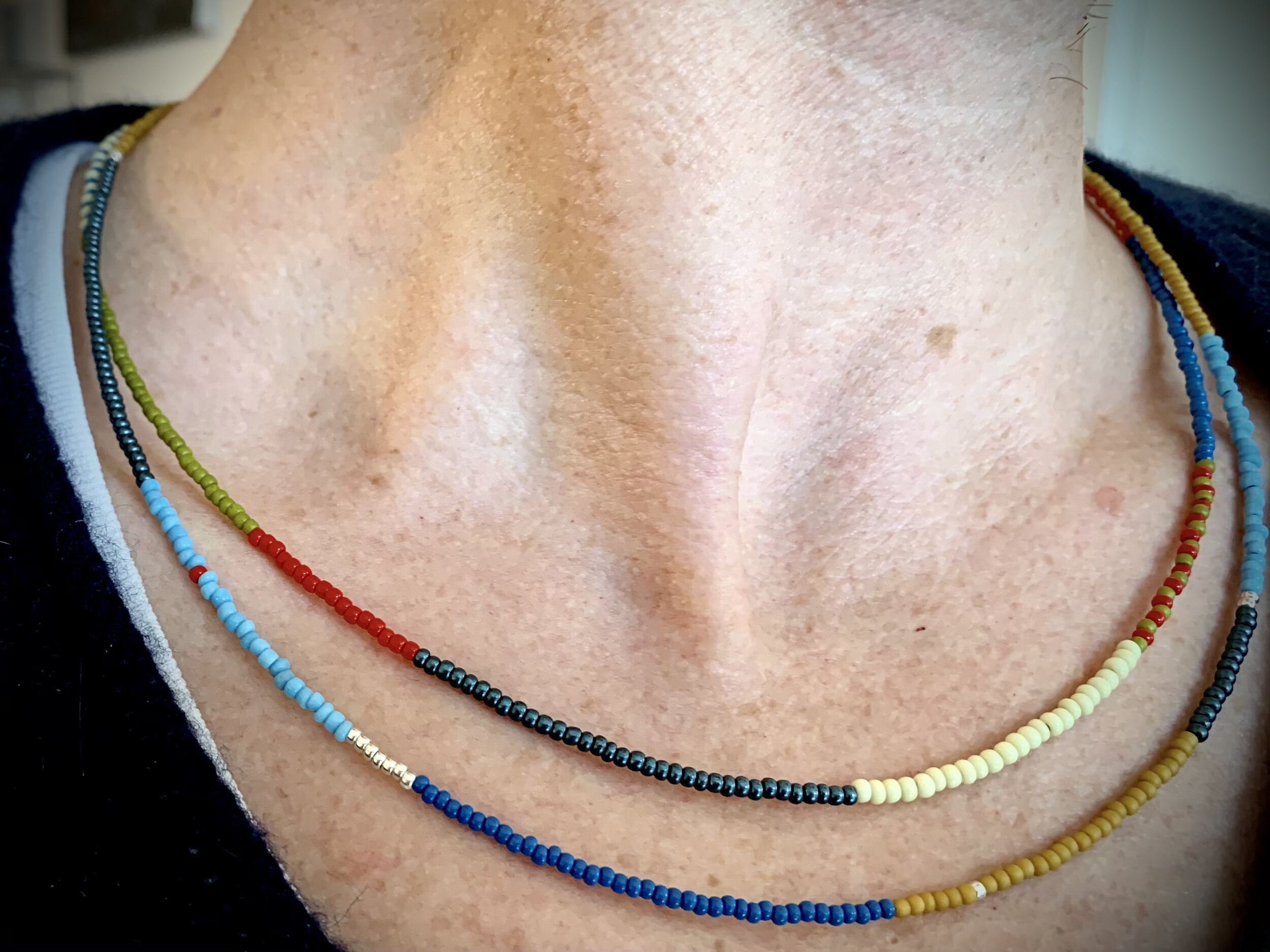 Handgemachte Kette aus upgecyceltem Schmuck, individuell designt, nachhaltiges Modeaccessoire für Männer