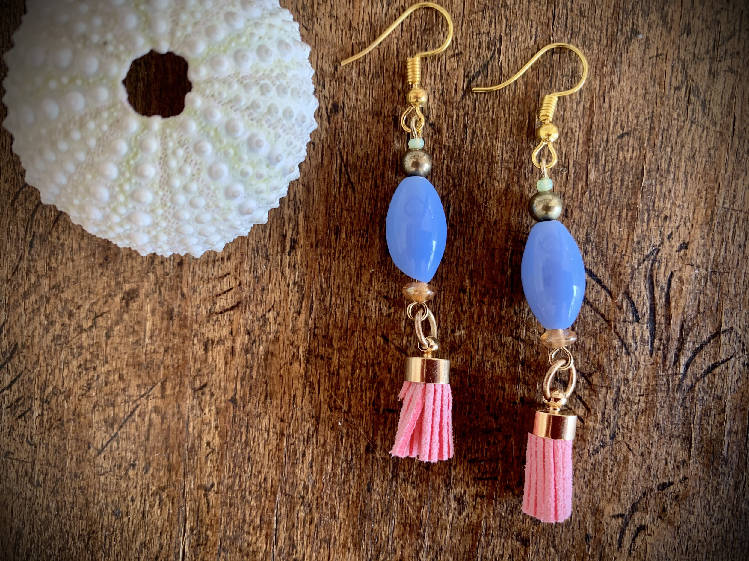 Handgemachte Frohlotte Ohrringe aus upgecyceltem Schmuck, einzigartiges Design, nachhaltig produziert.