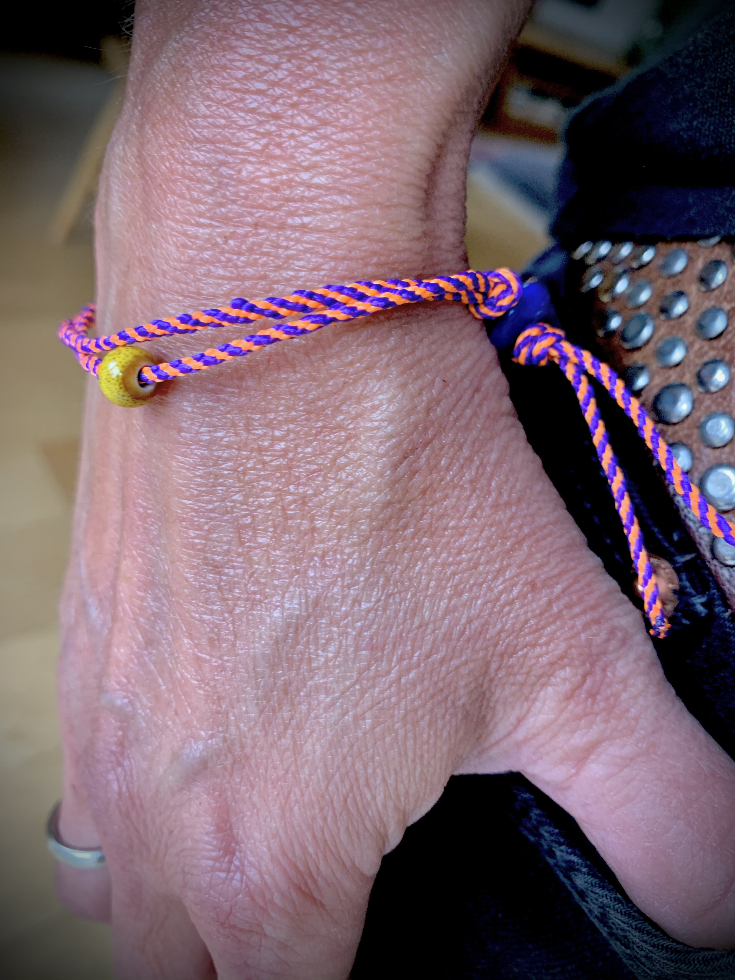 Schickes Unisex-Armband, nachhaltig handgefertigt, zeitloses Design für jeden Stil.