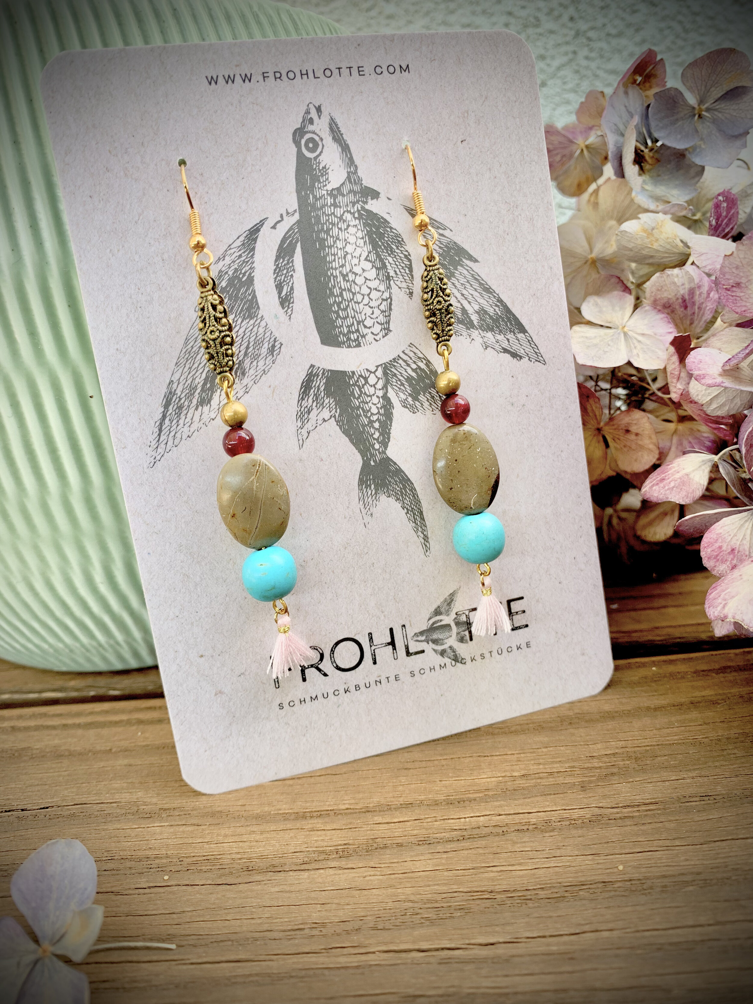Handgemachte Frohlotte Ohrringe aus upgecyceltem Schmuck, einzigartiges Design, nachhaltig produziert.