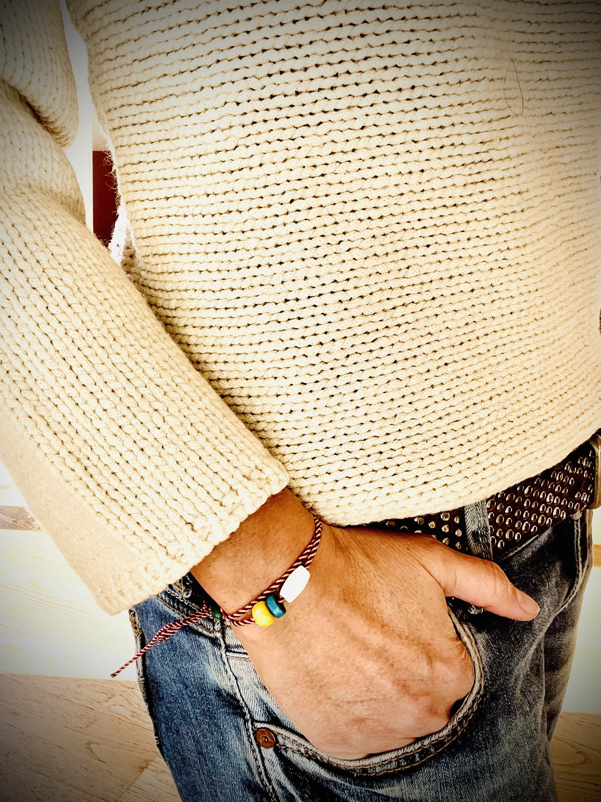 Upcycling-Armband aus Vintage-Materialien, nachhaltiges Design, geeignet für Männer und Frauen