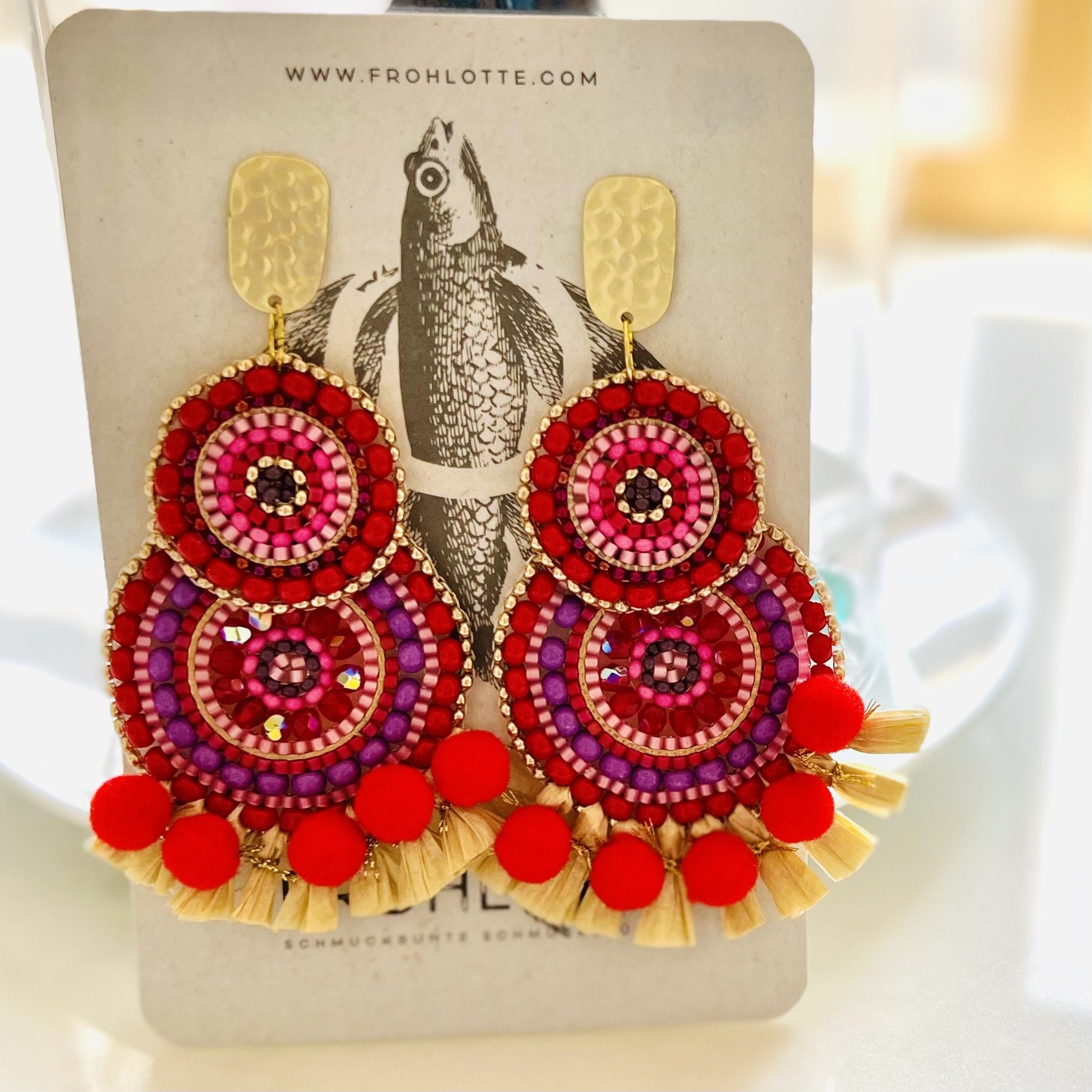 Handgemachte Frohlotte Ohrringe aus upgecyceltem Schmuck, einzigartiges Design, nachhaltig produziert.
