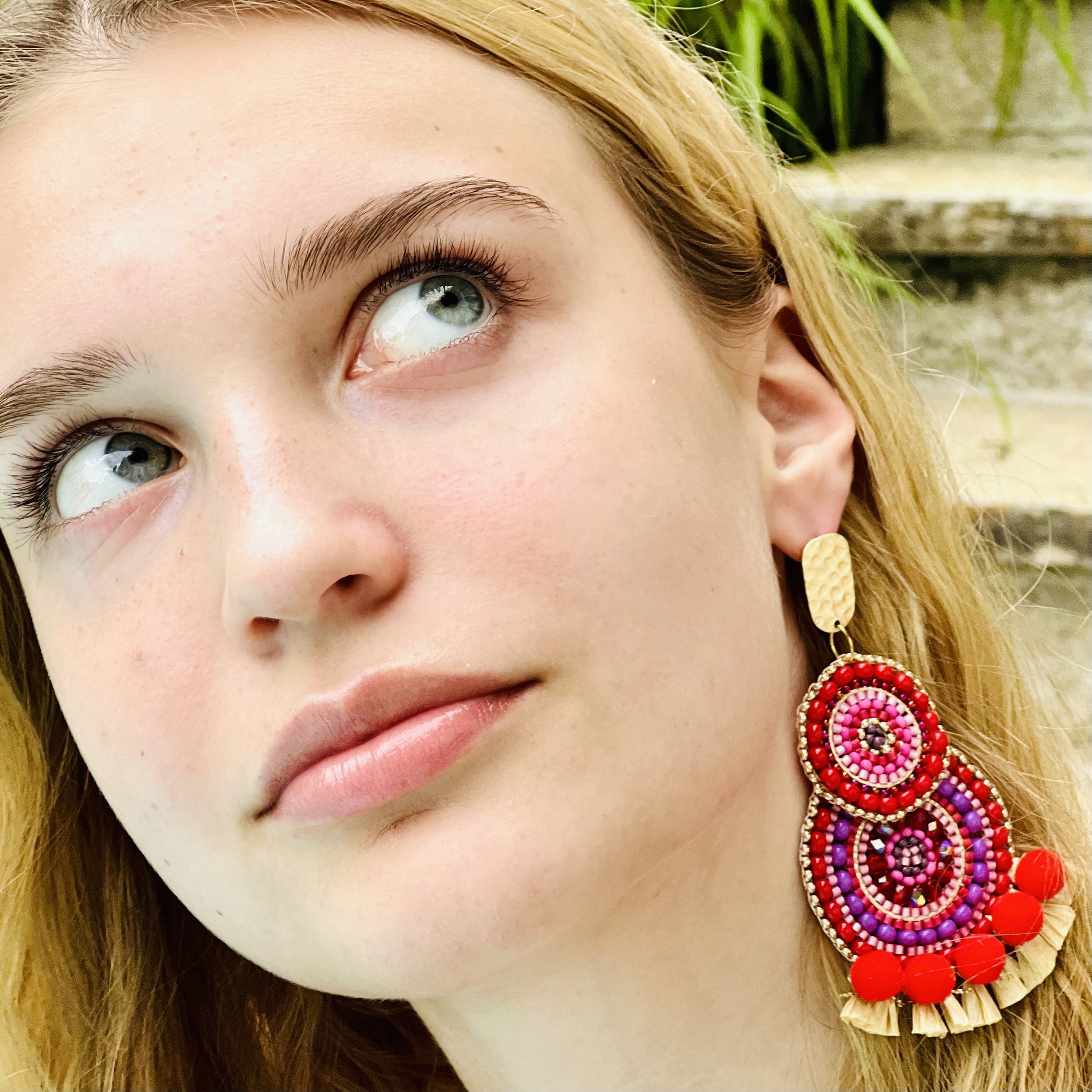Handgemachte Frohlotte Ohrringe aus upgecyceltem Schmuck, einzigartiges Design, nachhaltig produziert.