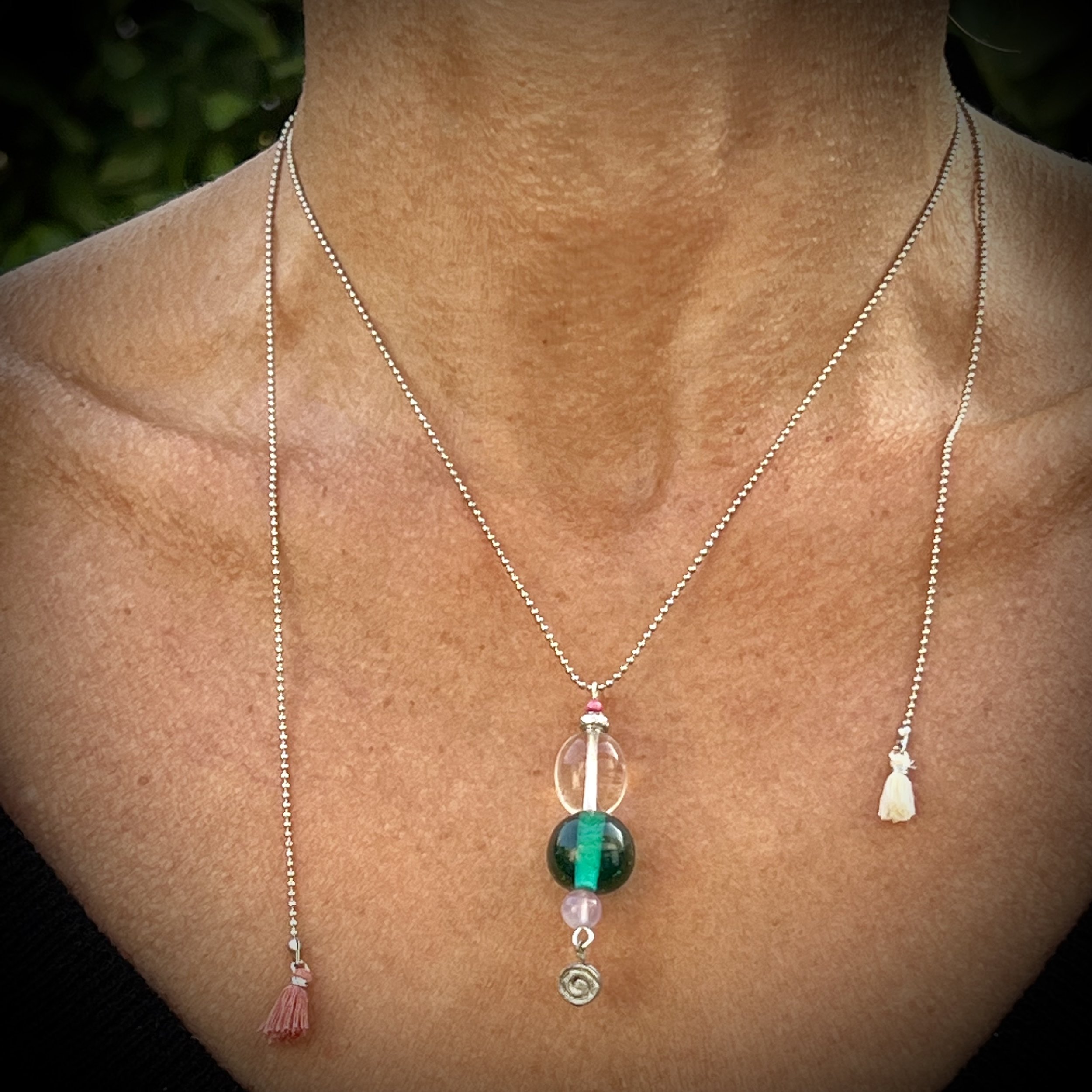 Handgemachte Kette aus upgecyceltem Schmuck, individuell designt, nachhaltiges Modeaccessoire