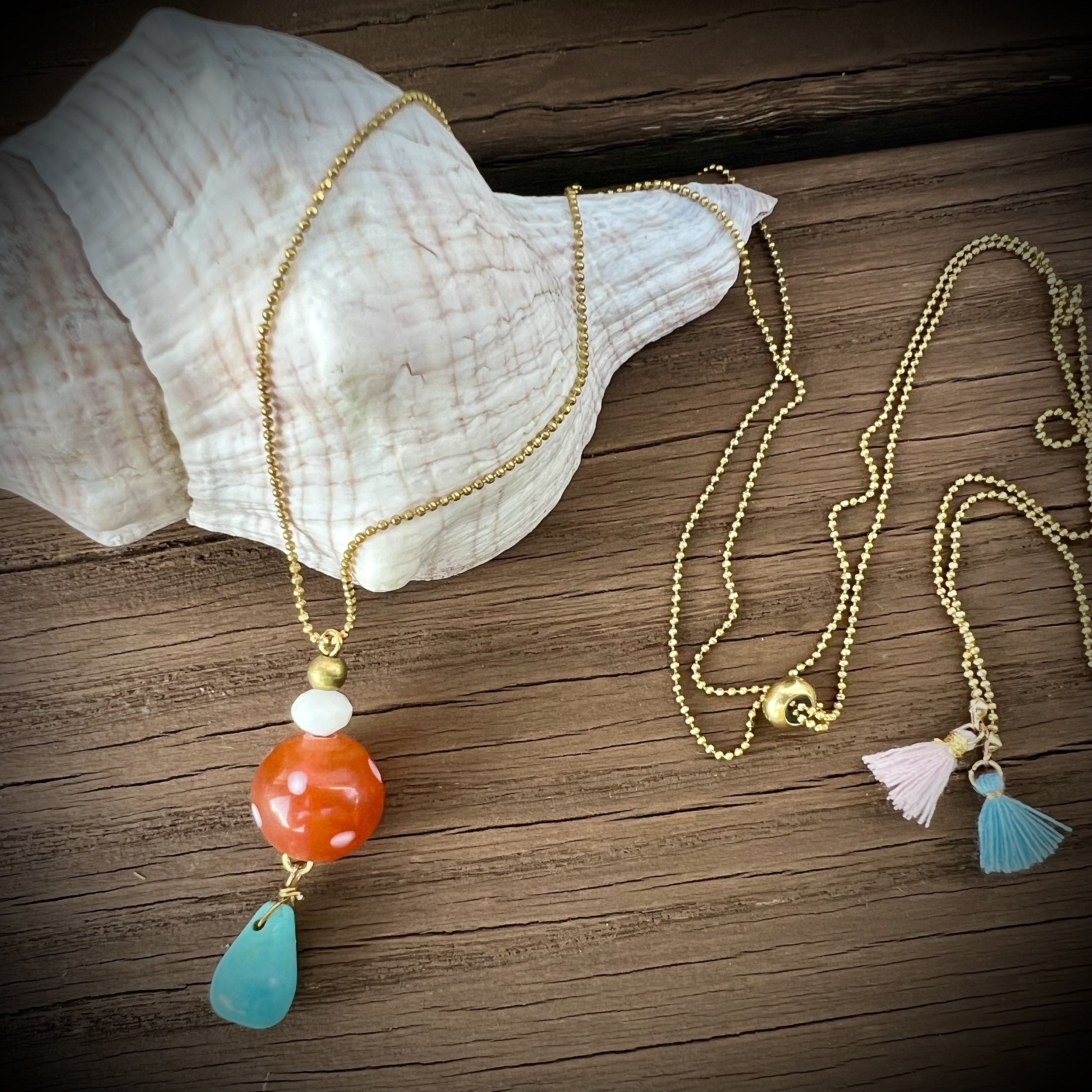 Handgemachte Kette aus upgecyceltem Schmuck, individuell designt, nachhaltiges Modeaccessoire