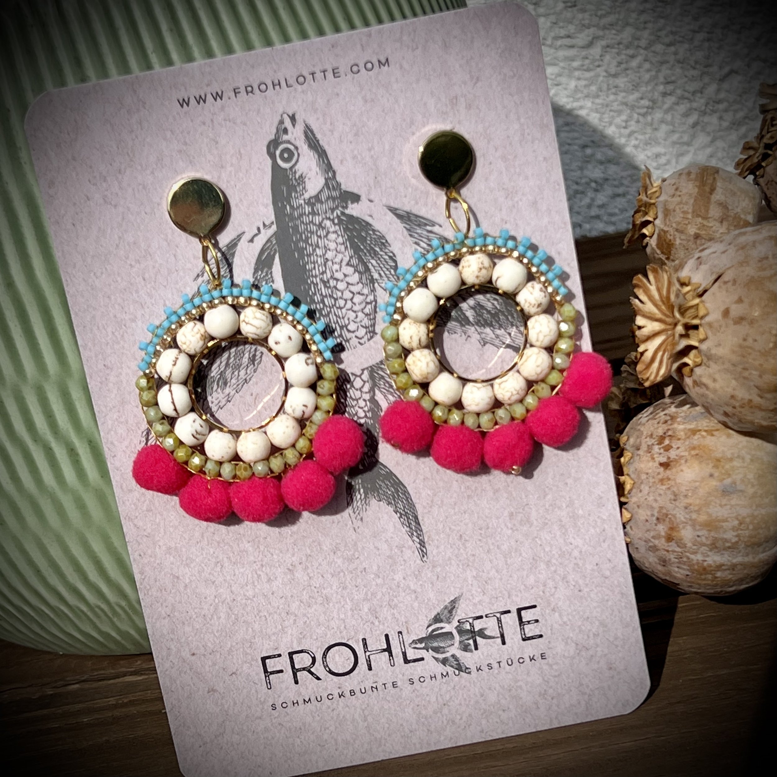 Handgemachte Frohlotte Ohrringe aus upgecyceltem Schmuck, einzigartiges Design, nachhaltig produziert.