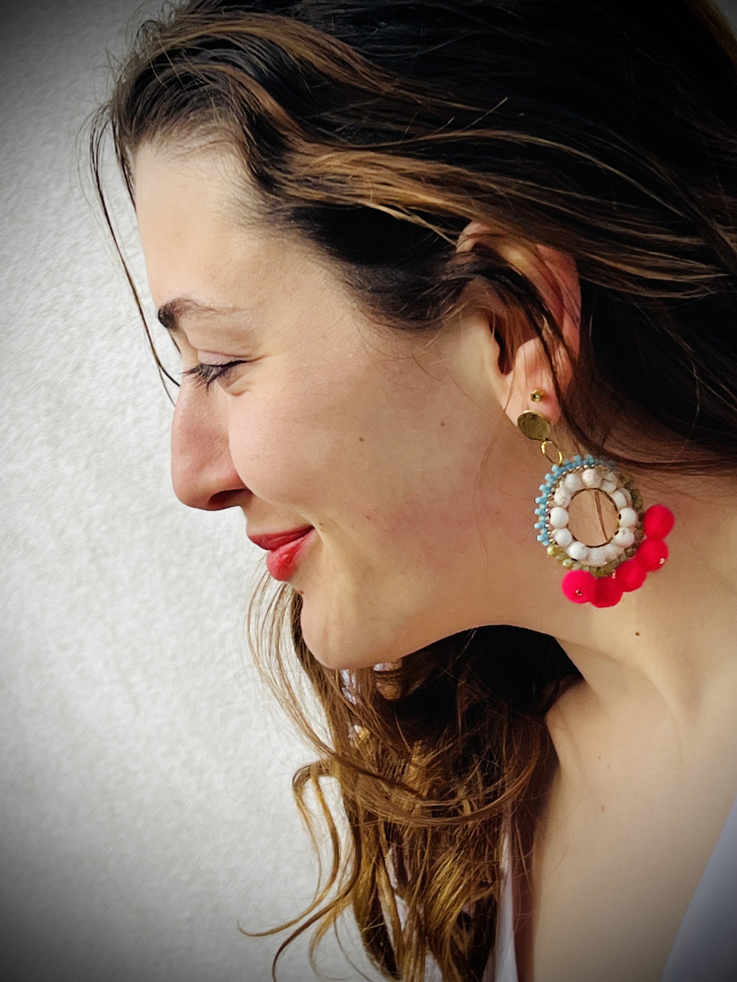 Handgemachte Frohlotte Ohrringe aus upgecyceltem Schmuck, einzigartiges Design, nachhaltig produziert.