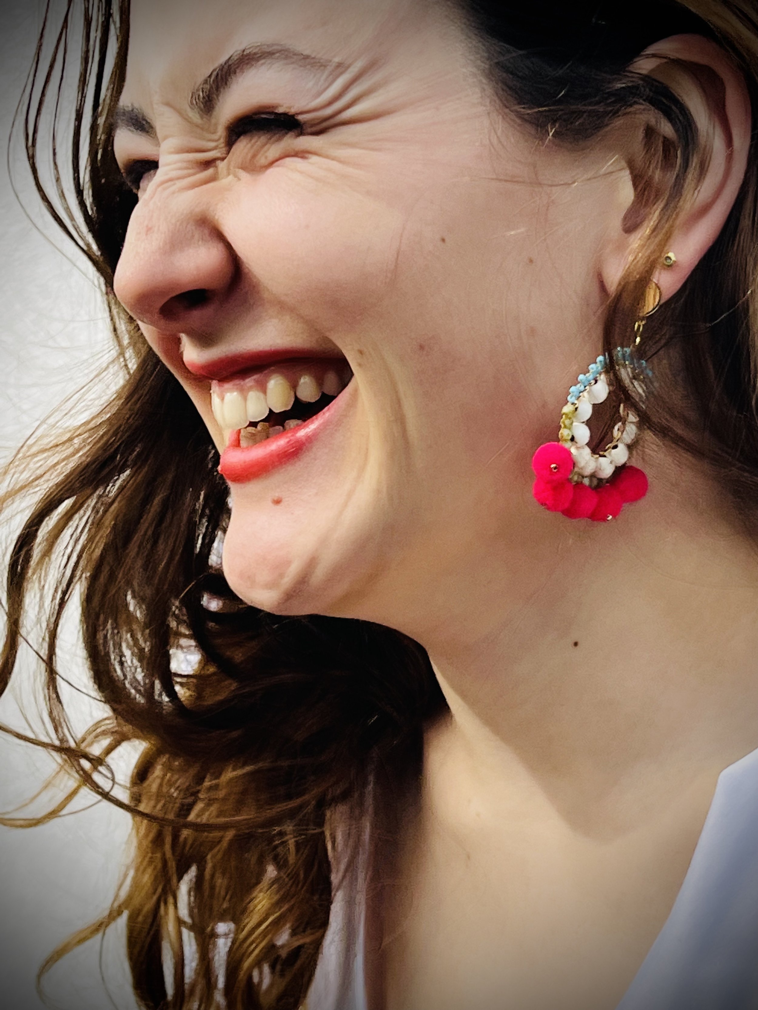 Handgemachte Frohlotte Ohrringe aus upgecyceltem Schmuck, einzigartiges Design, nachhaltig produziert.