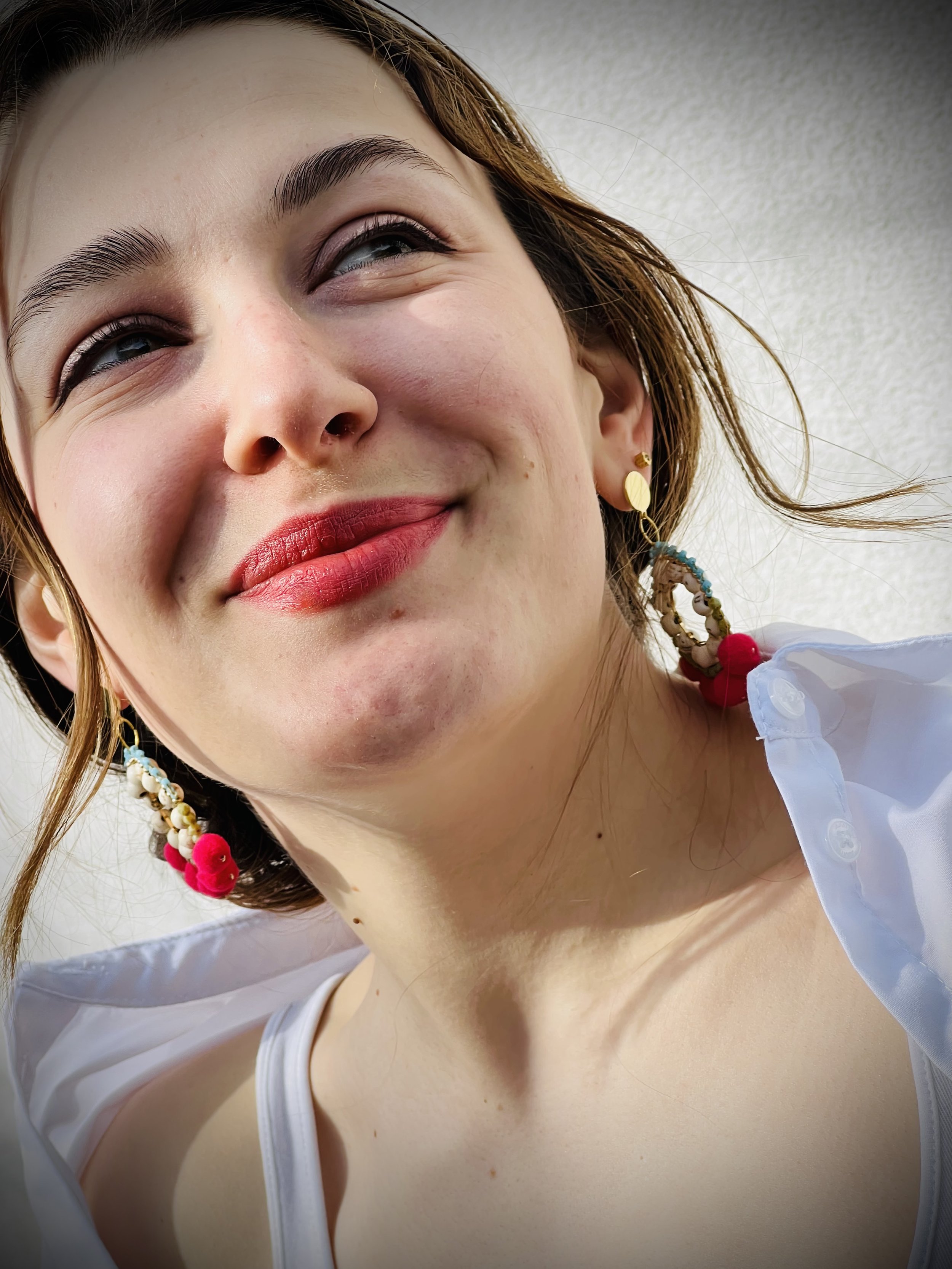 Handgemachte Frohlotte Ohrringe aus upgecyceltem Schmuck, einzigartiges Design, nachhaltig produziert.