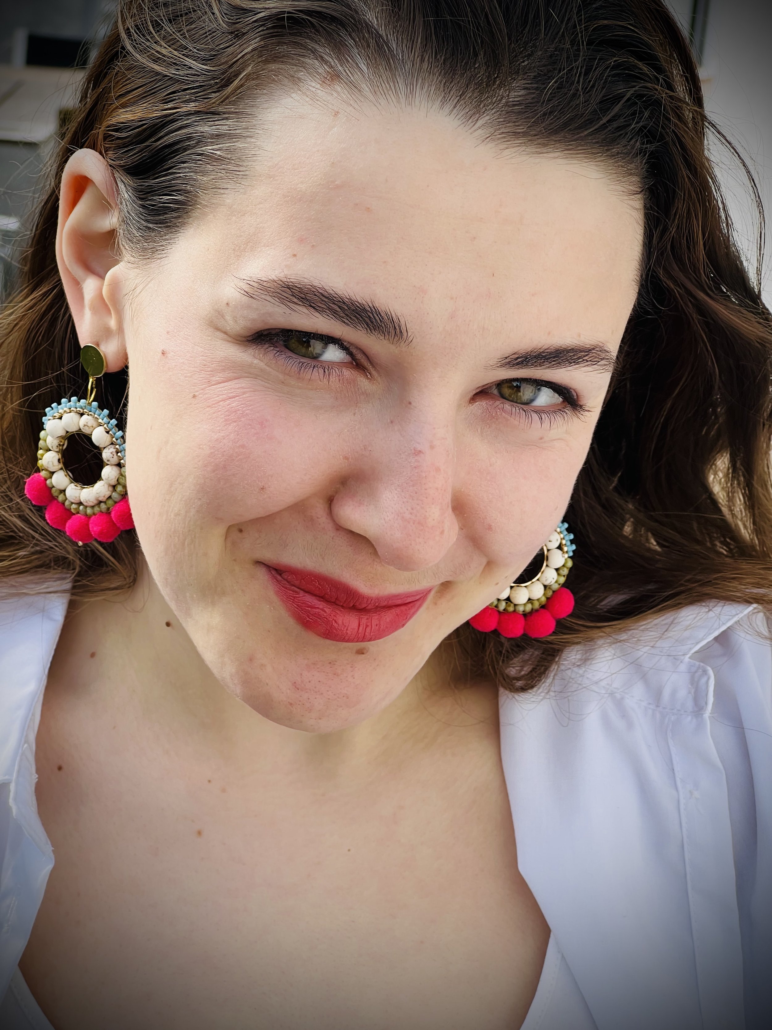 Handgemachte Frohlotte Ohrringe aus upgecyceltem Schmuck, einzigartiges Design, nachhaltig produziert.