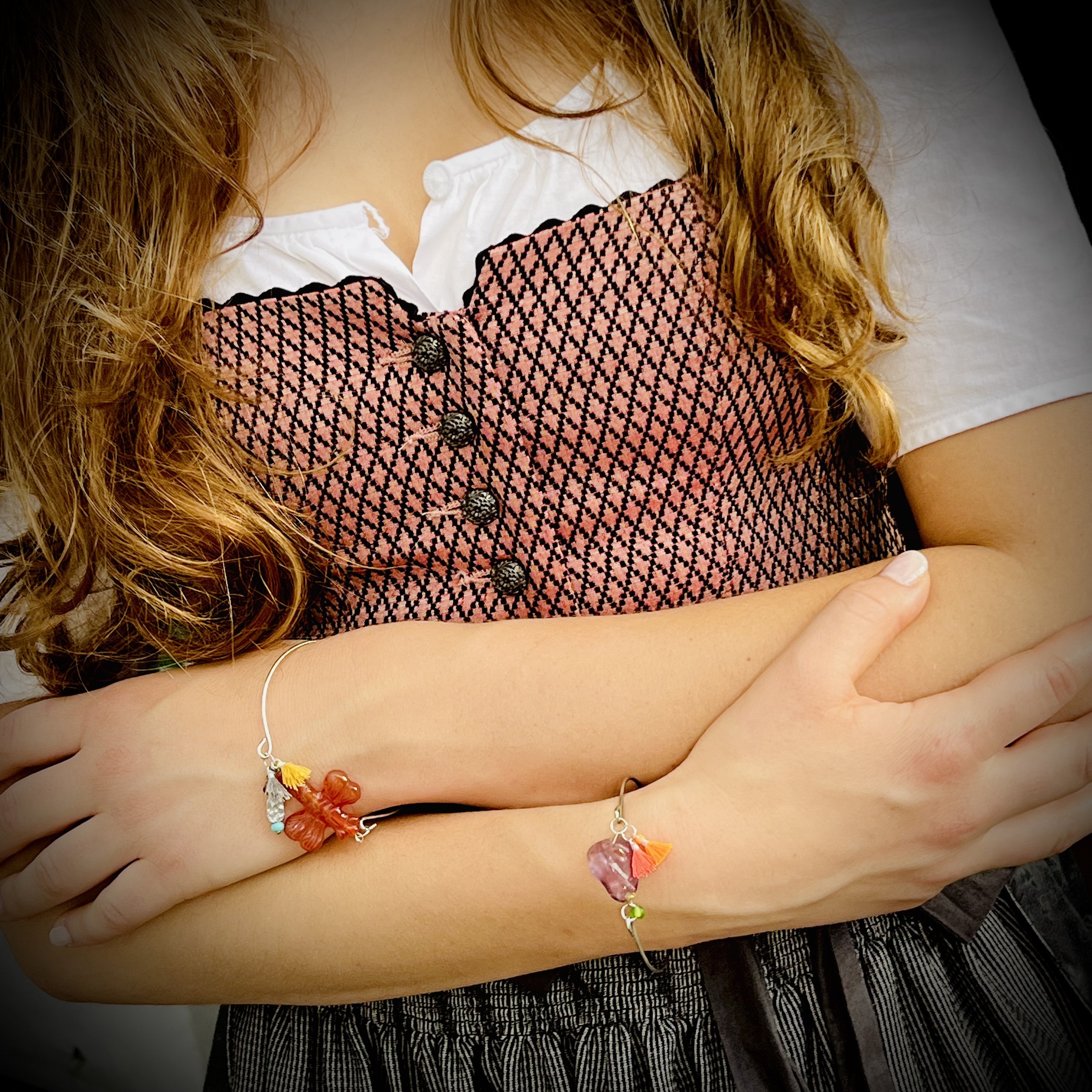 Handgemachtes, upgecycletes Armband aus Vintage-Perlen. Nachhaltig und einzigartig