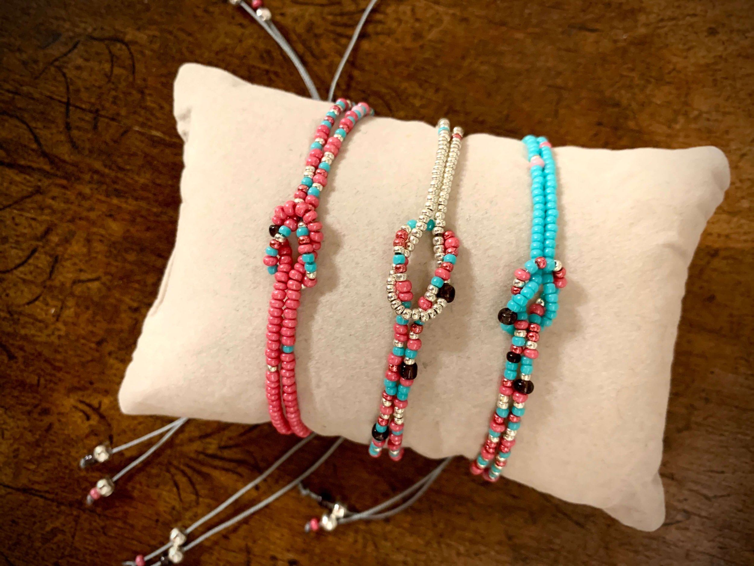 frohlotte-armband-verschlungene vroni-handmade schmuck16.jpeg