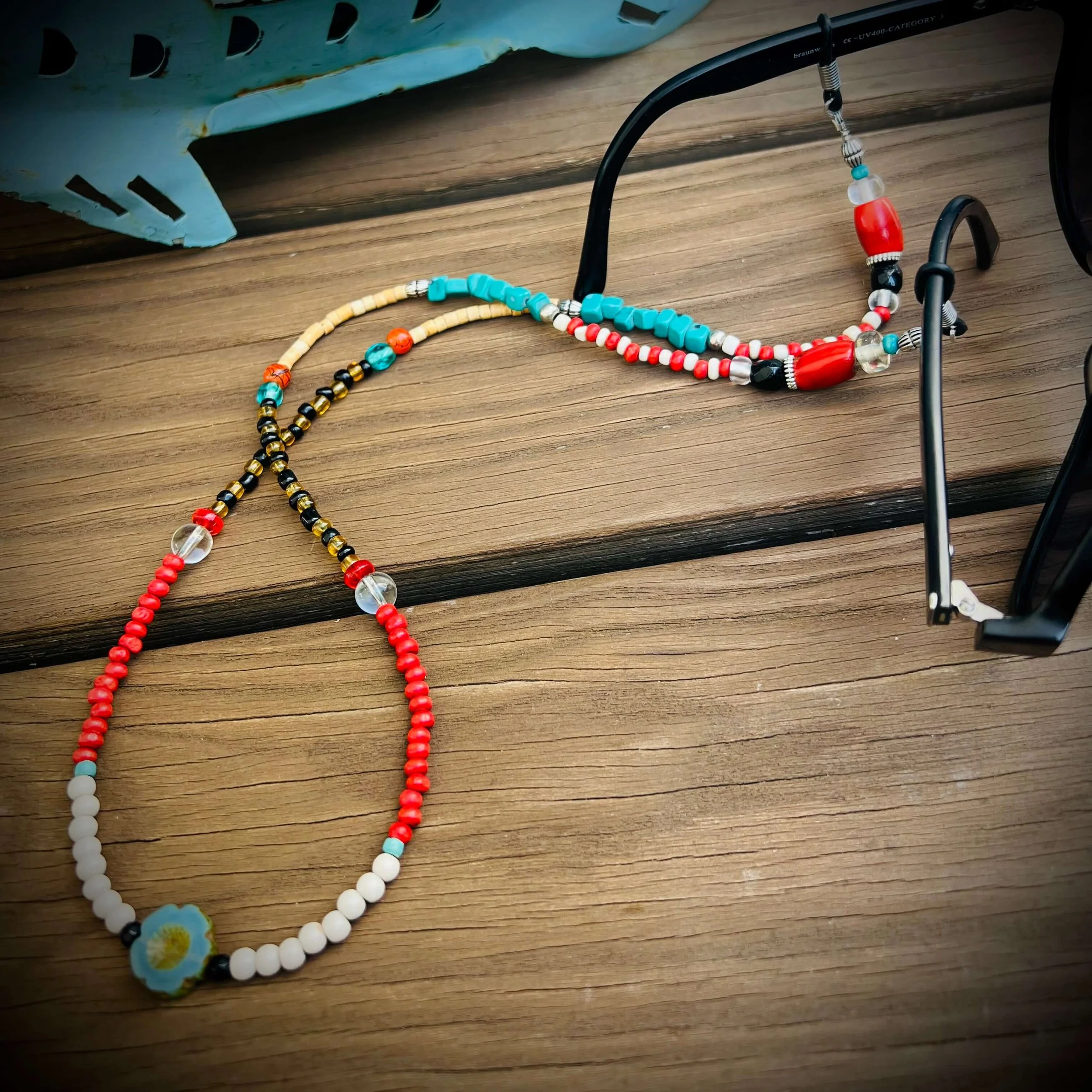 frohlotte-brillenketten-frauen-bunte britta-upgecycleter schmuck4.jpeg