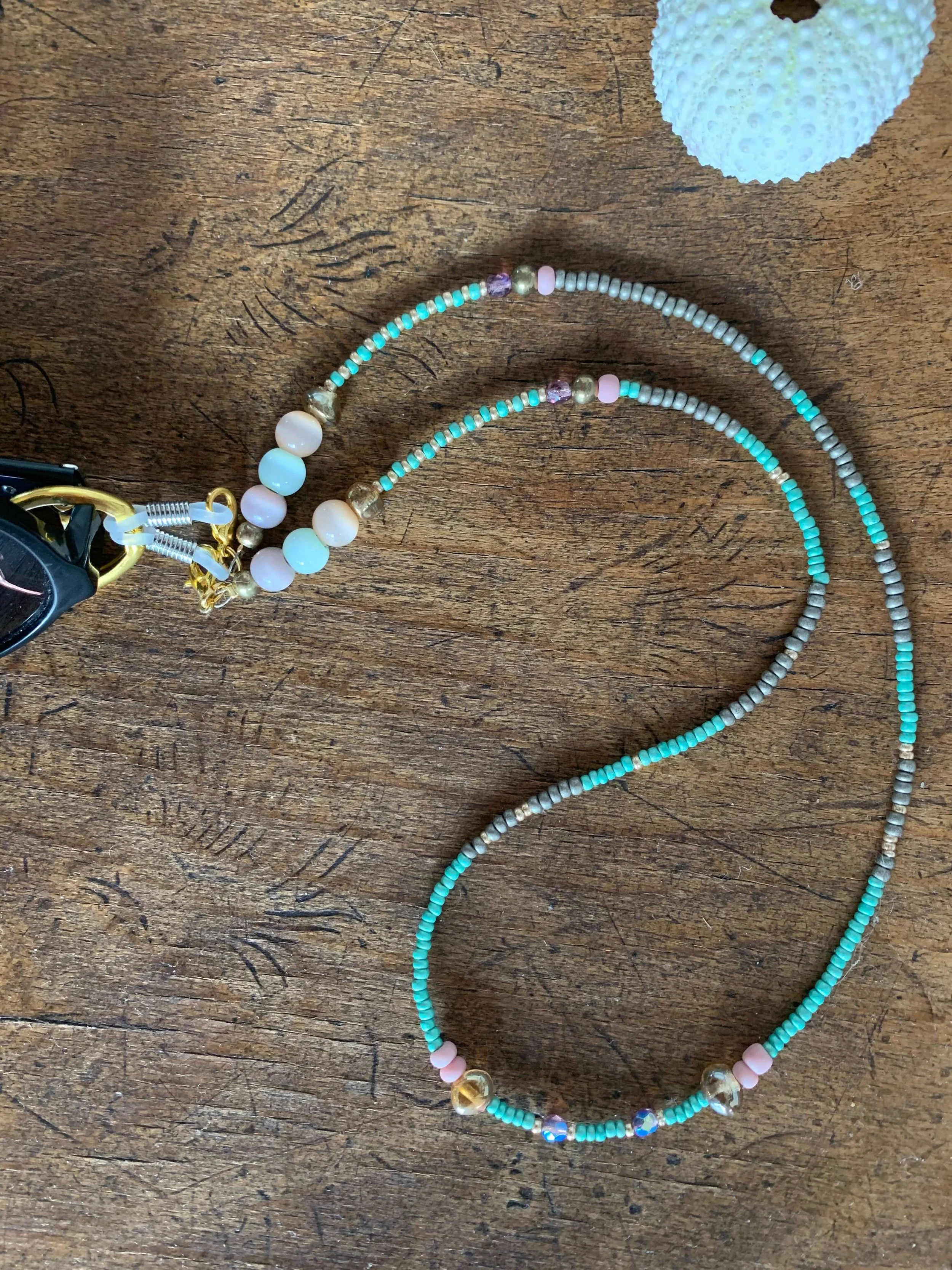 frohlotte-brillenketten-frauen-bunte britta-upgecycleter schmuck7.jpeg