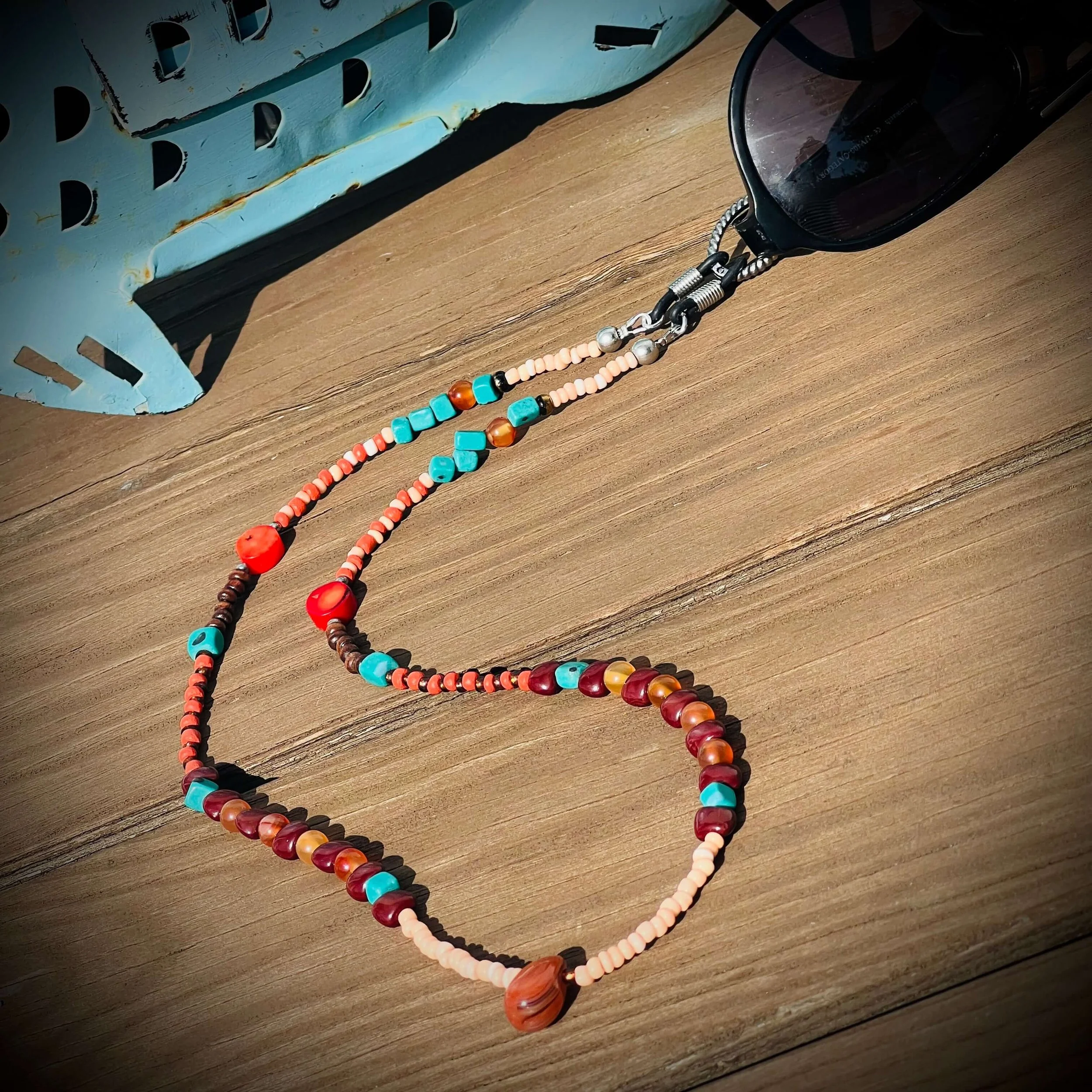 frohlotte-brillenketten-frauen-bunte britta-upgecycleter schmuck8.jpeg