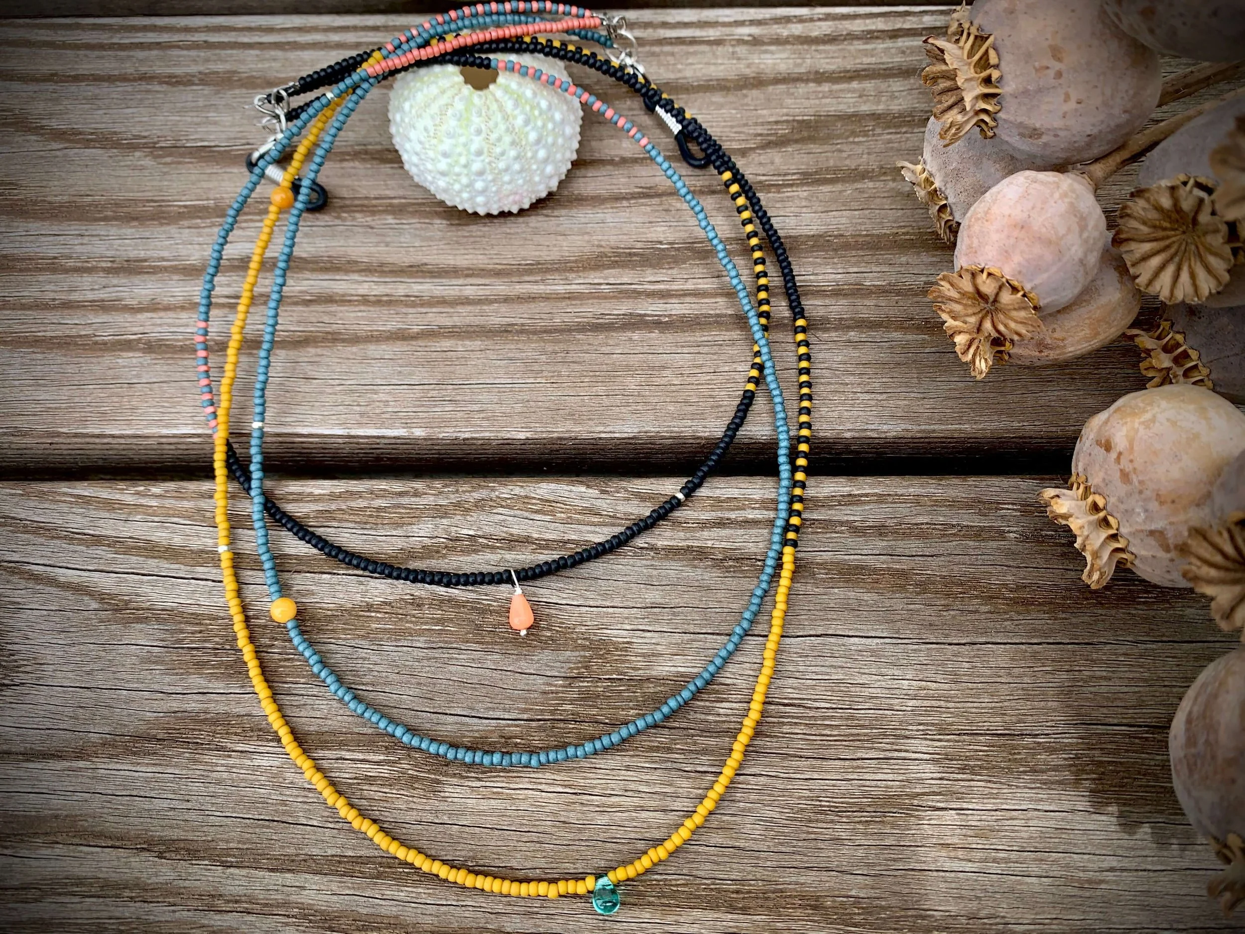 frohlotte-brillenketten-frauen-bunte britta-upgecycleter schmuck10.jpeg