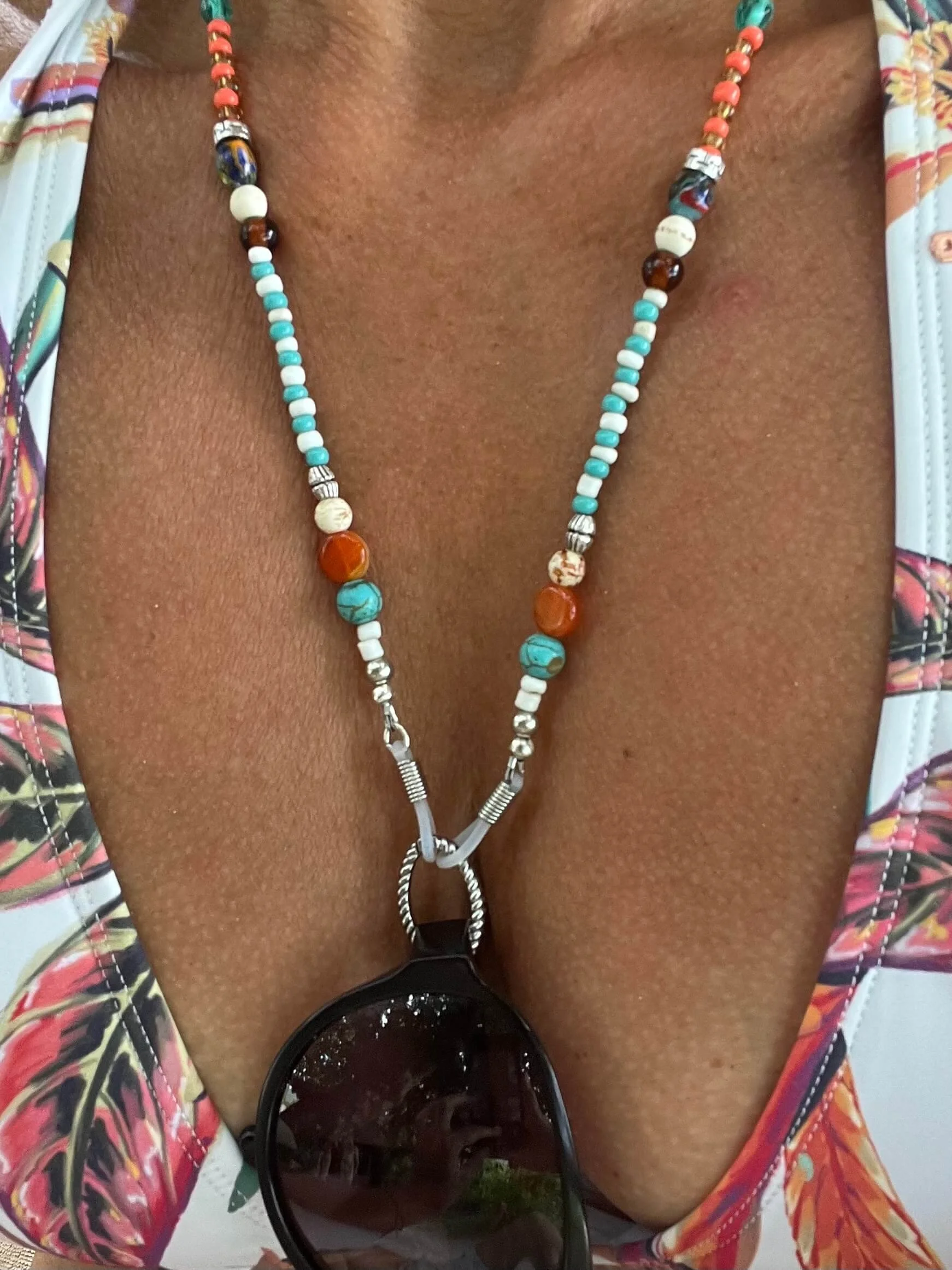 frohlotte-brillenketten-frauen-bunte britta-upgecycleter schmuck14.jpeg