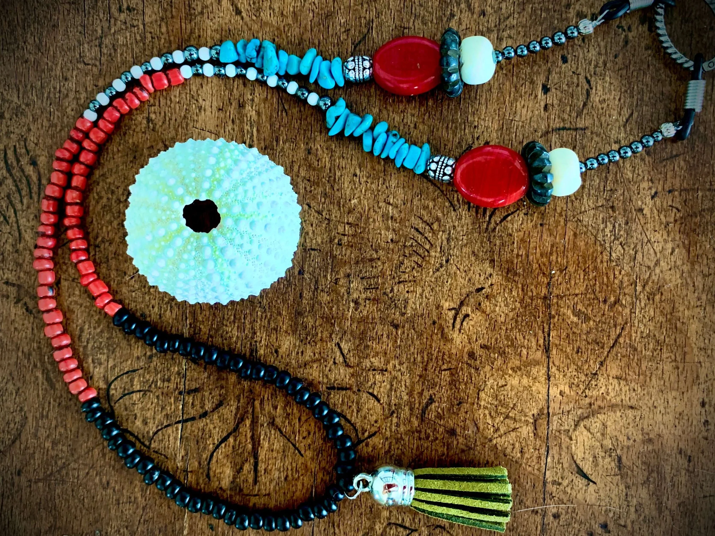 frohlotte-brillenketten-frauen-bunte britta-upgecycleter schmuck22.jpeg