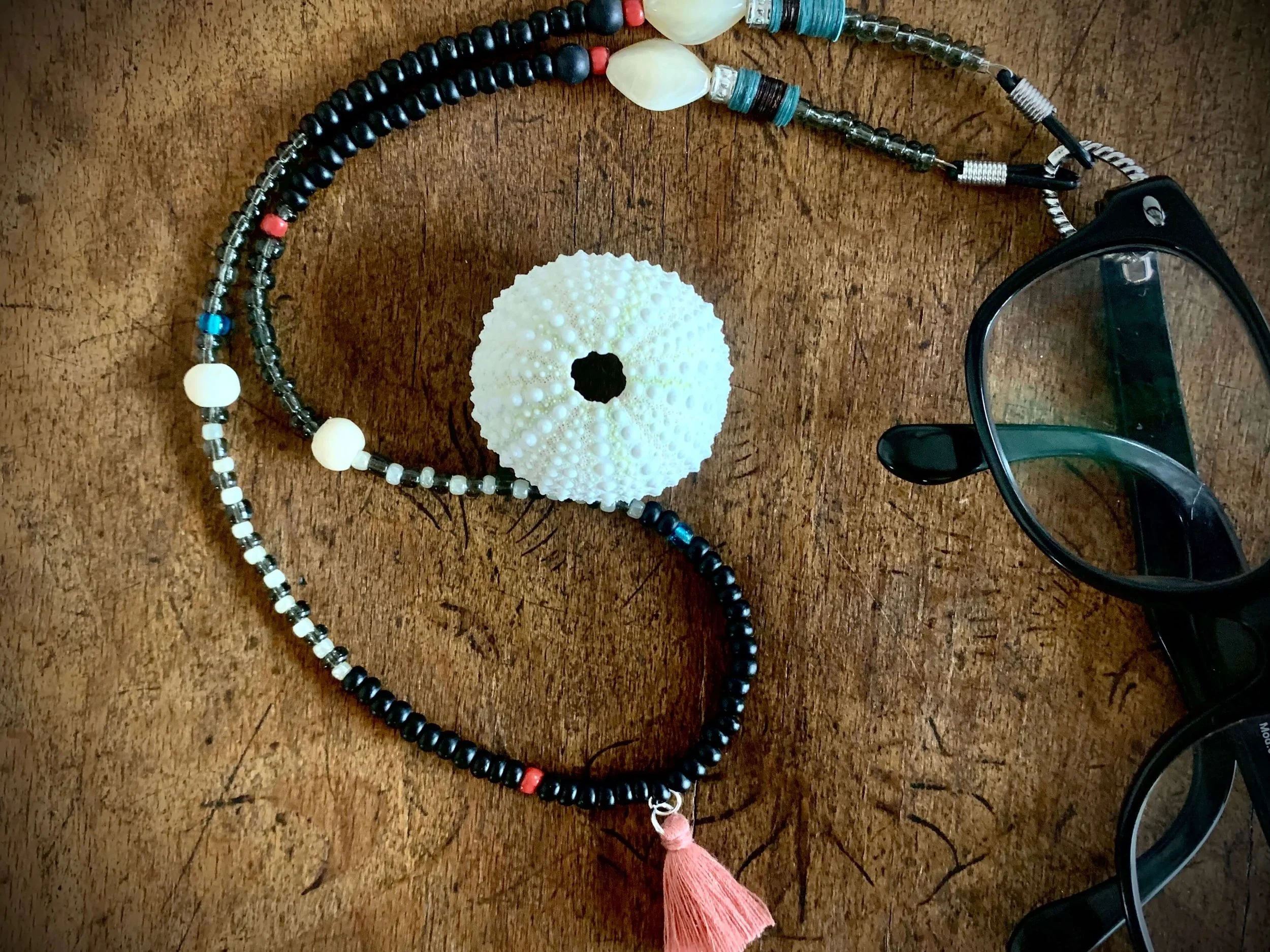 frohlotte-brillenketten-frauen-bunte britta-upgecycleter schmuck26.jpeg