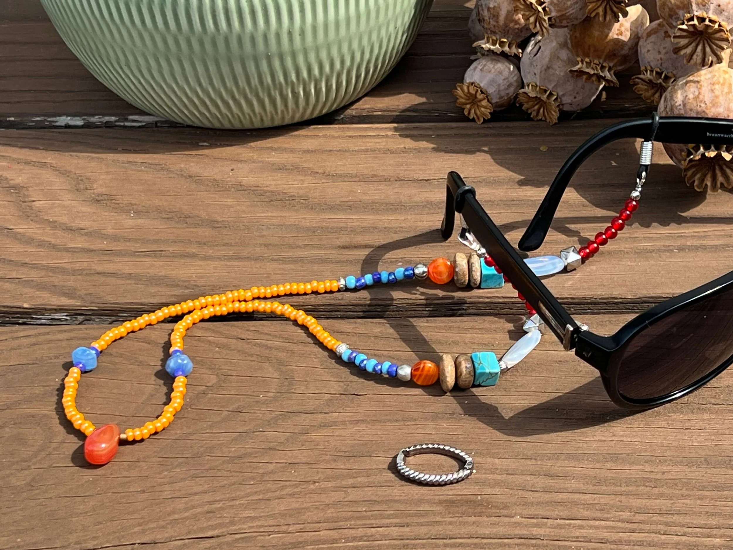 frohlotte-brillenketten-frauen-bunte britta-upgecycleter schmuck31.jpeg