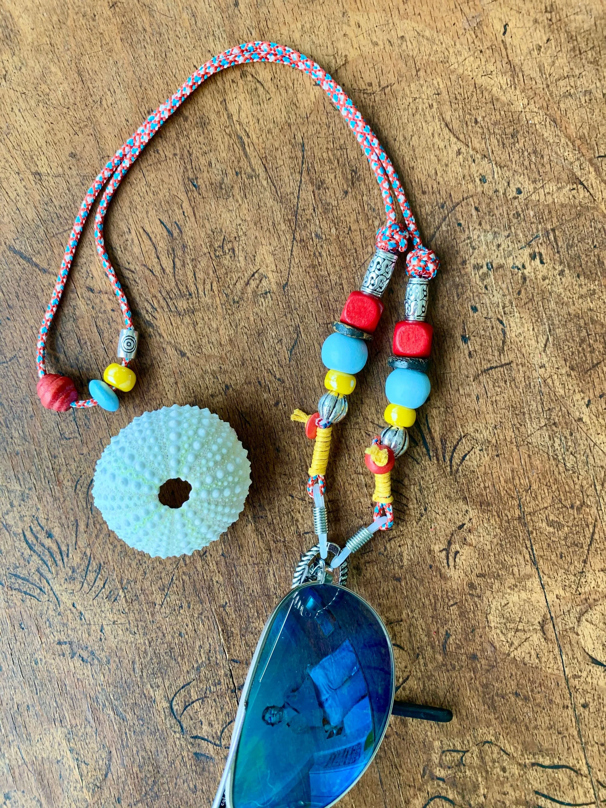 frohlotte-brillenketten-frauen-bunte britta-upgecycleter schmuck33.jpeg
