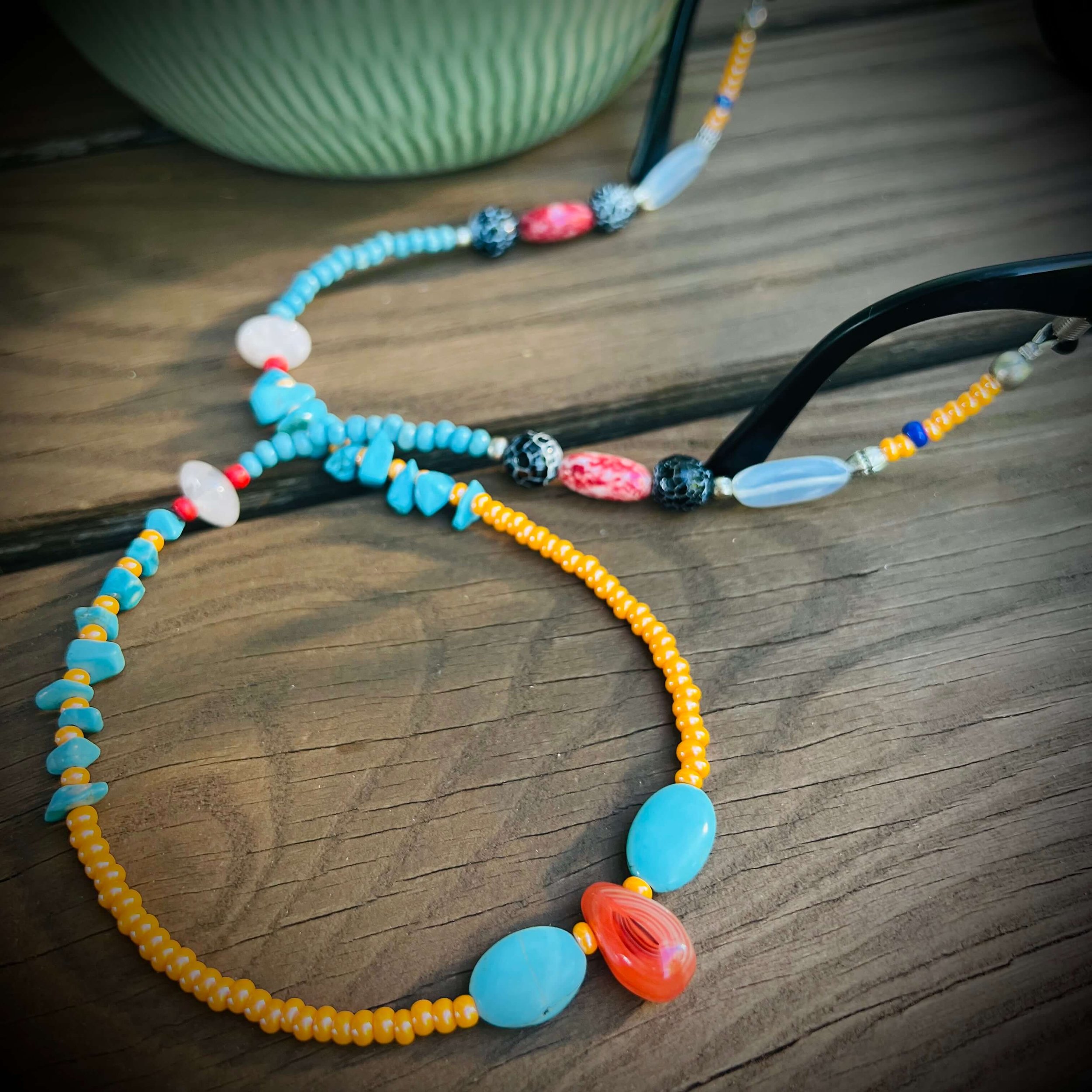 frohlotte-brillenketten-frauen-bunte britta-upgecycleter schmuck37.jpeg