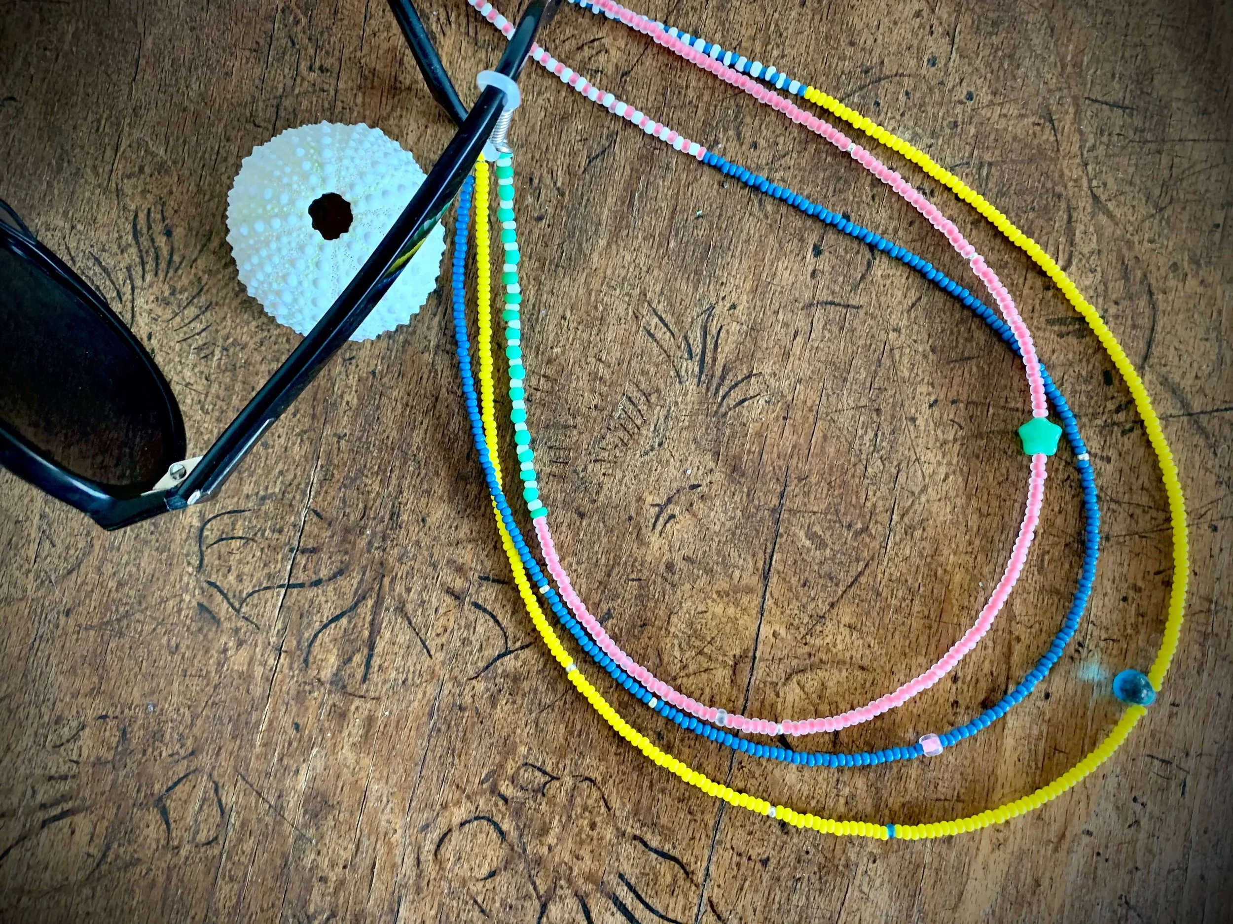 frohlotte-brillenketten-frauen-bunte britta-upgecycleter schmuck38.jpeg