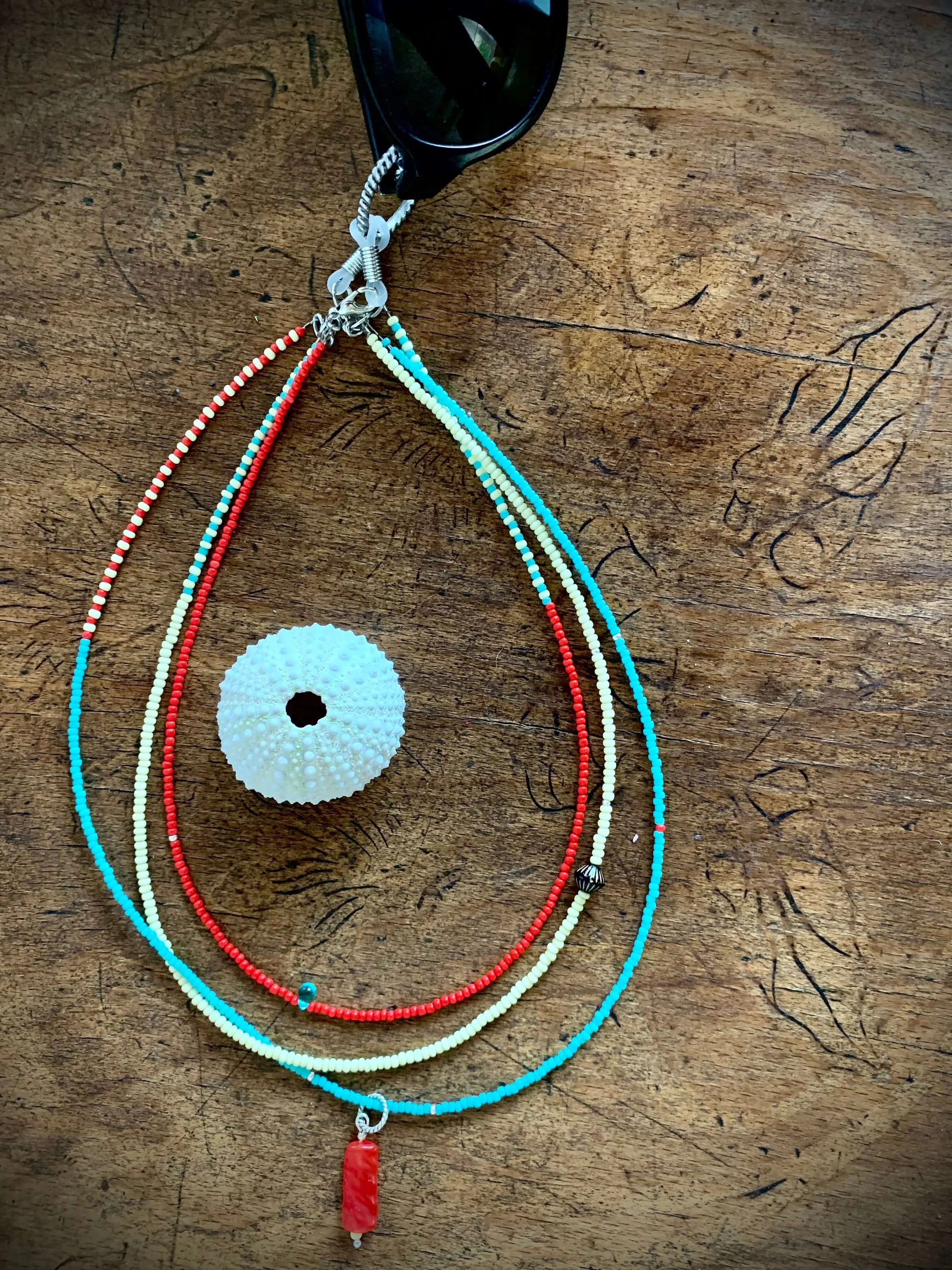 frohlotte-brillenketten-frauen-bunte britta-upgecycleter schmuck39.jpeg