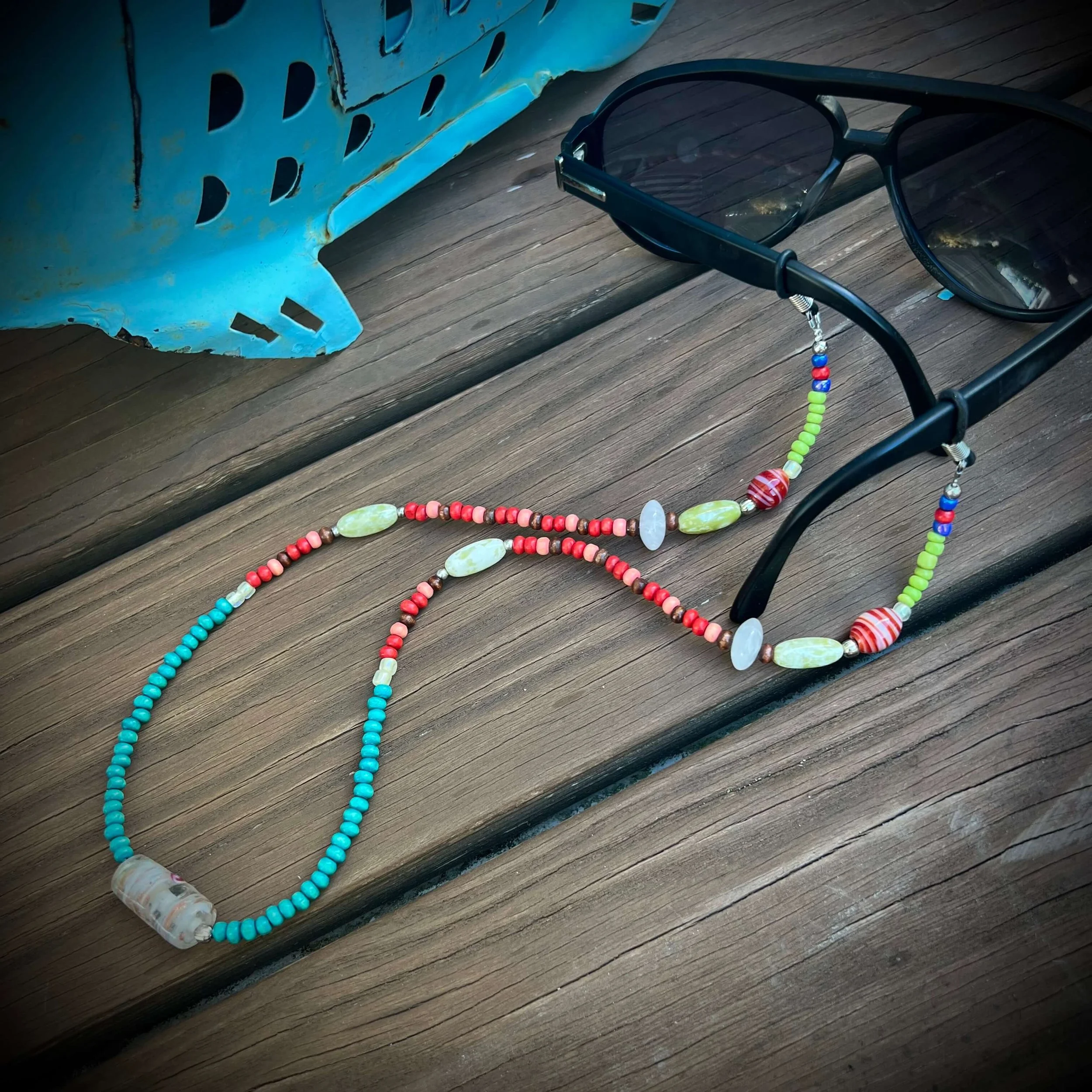 frohlotte-brillenketten-frauen-bunte britta-upgecycleter schmuck42.jpeg