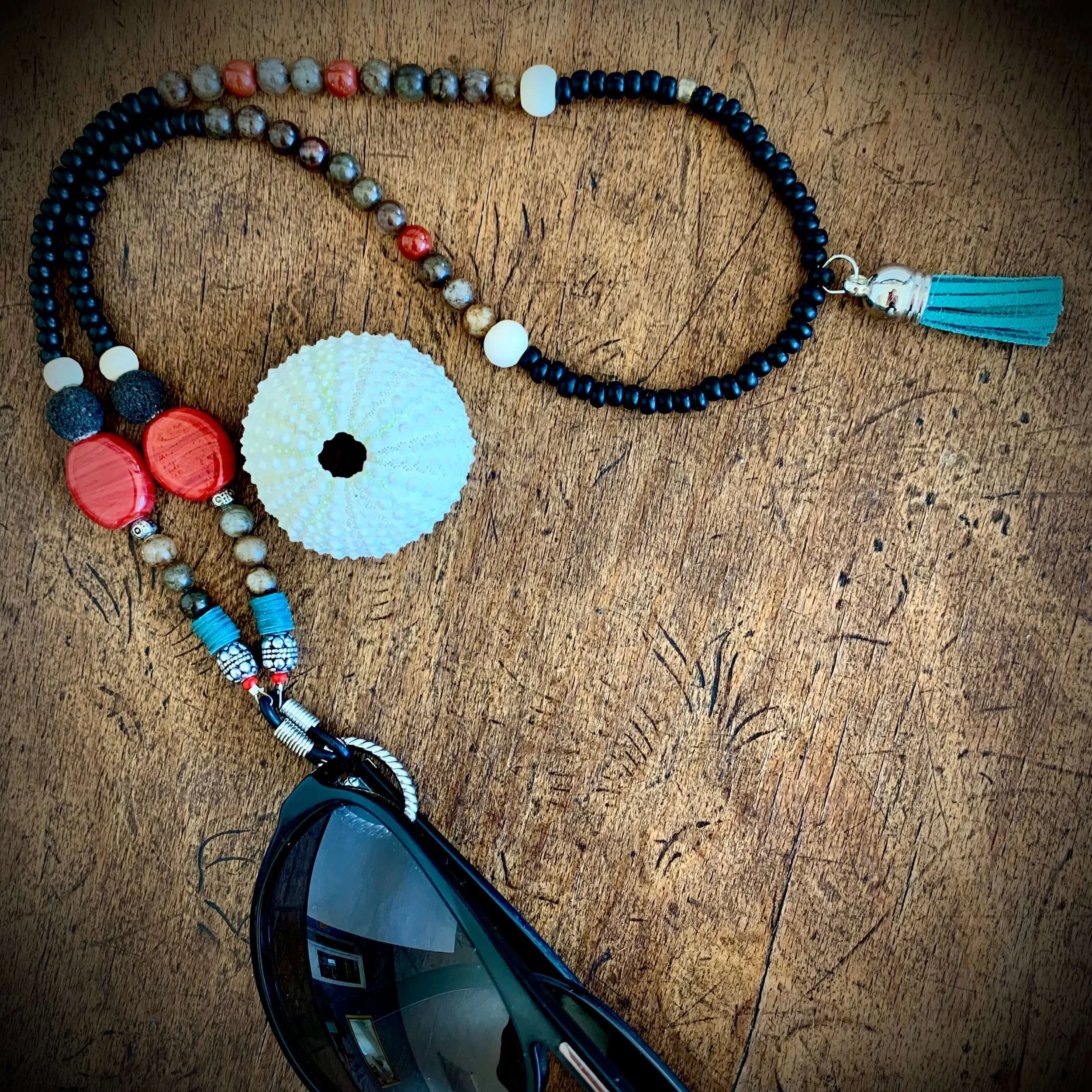 frohlotte-brillenketten-frauen-bunte britta-upgecycleter schmuck47.jpeg