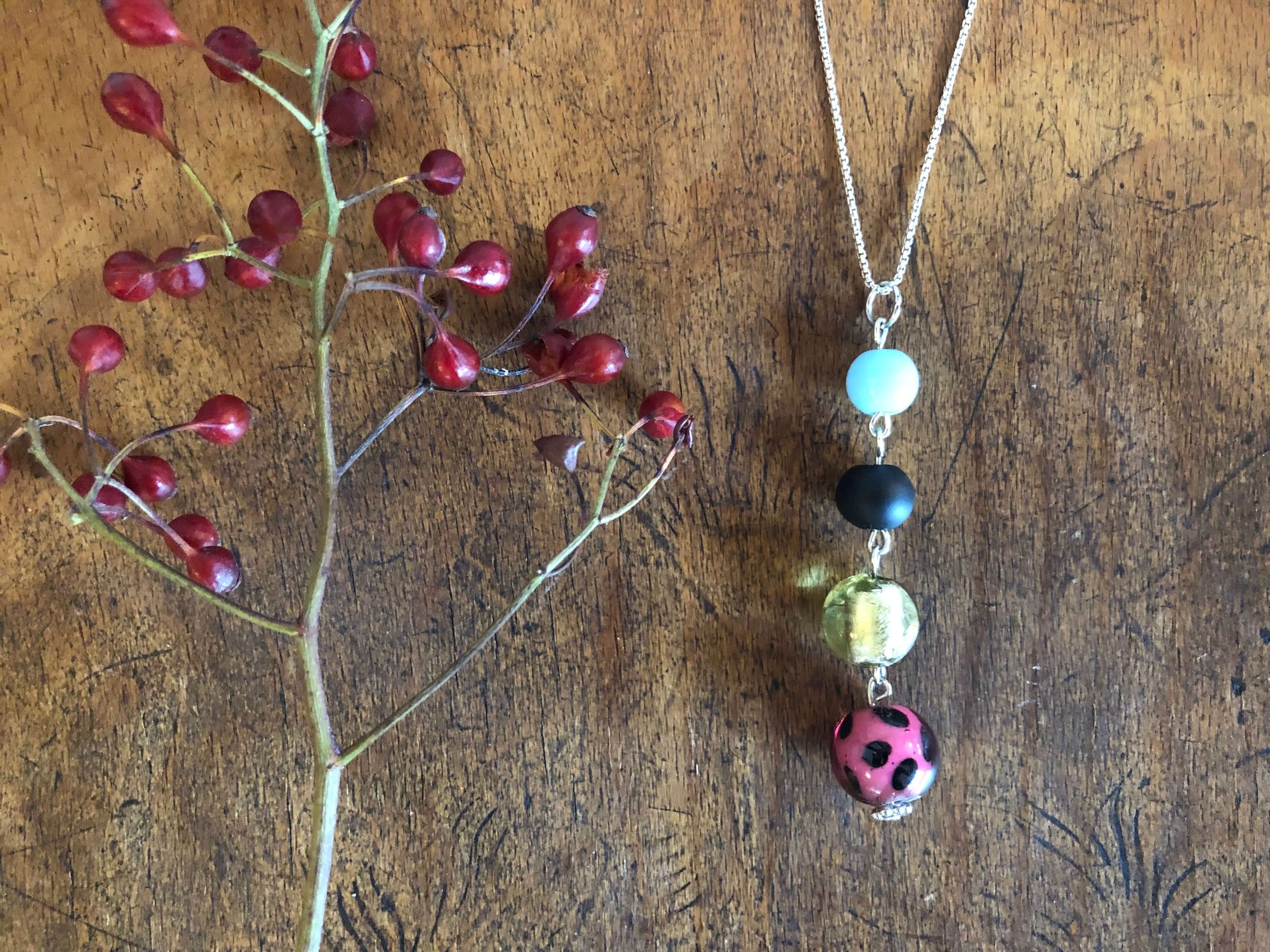 frohlotte-kette-bunte anhaenger-upgecycleter schmuck10.jpeg