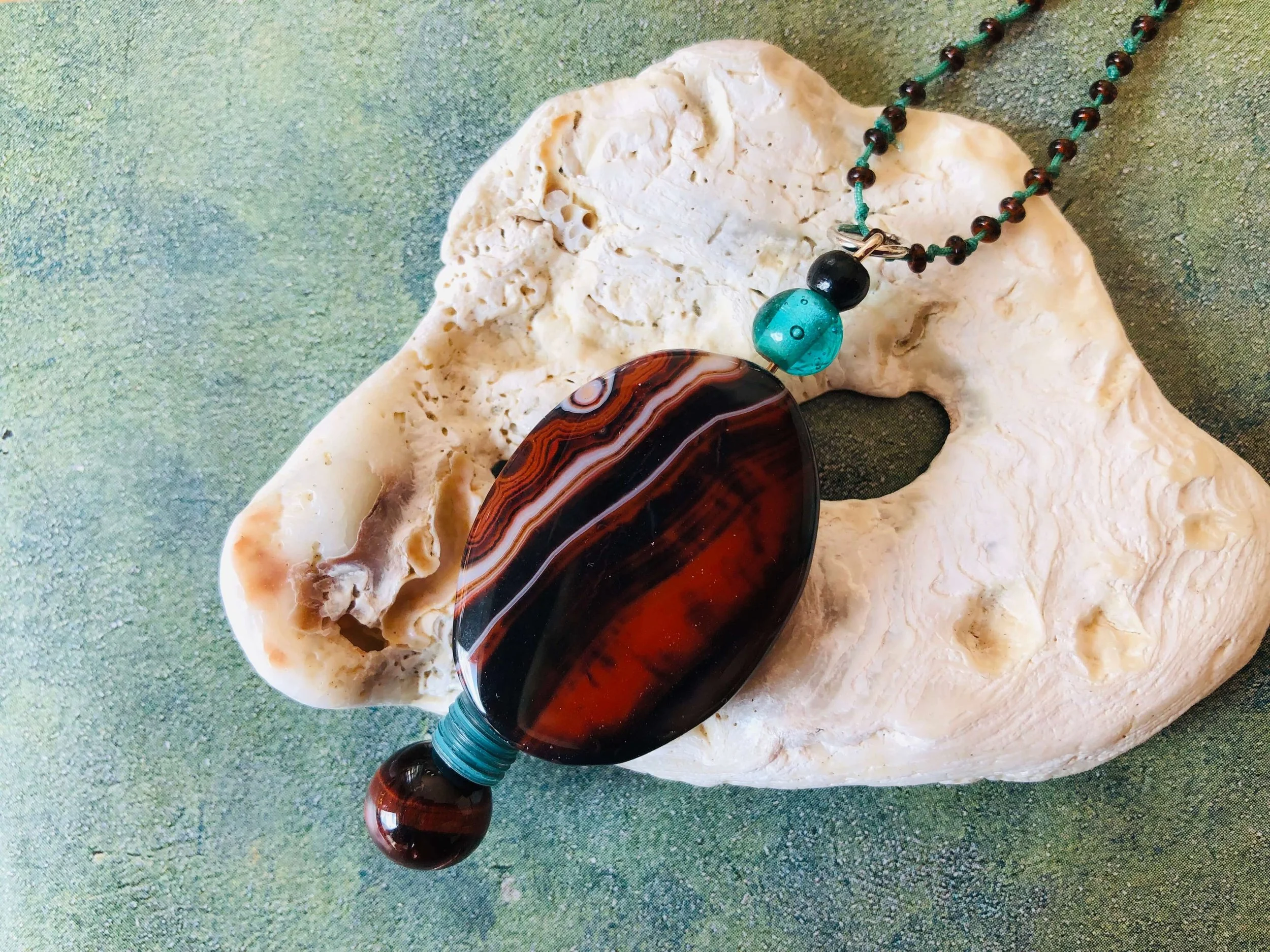 frohlotte-kette-bunte anhaenger-upgecycleter schmuck26.jpeg