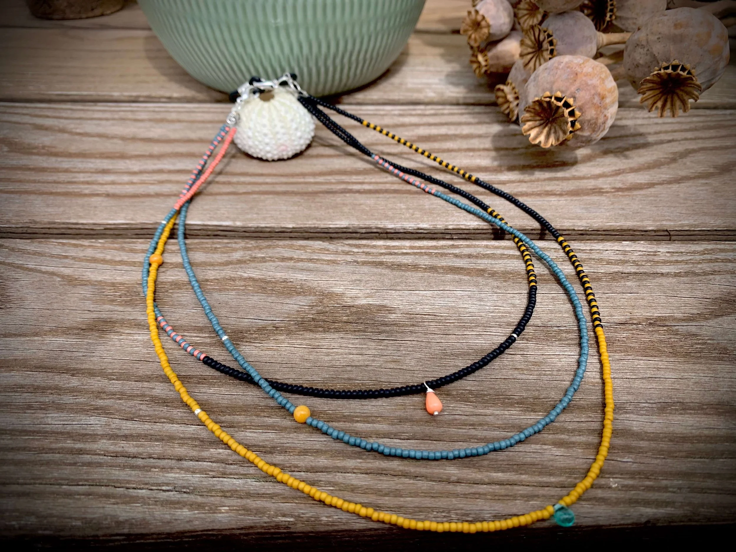 frohlotte-kette-bunte perlen-upgecycleter schmuck1.jpeg