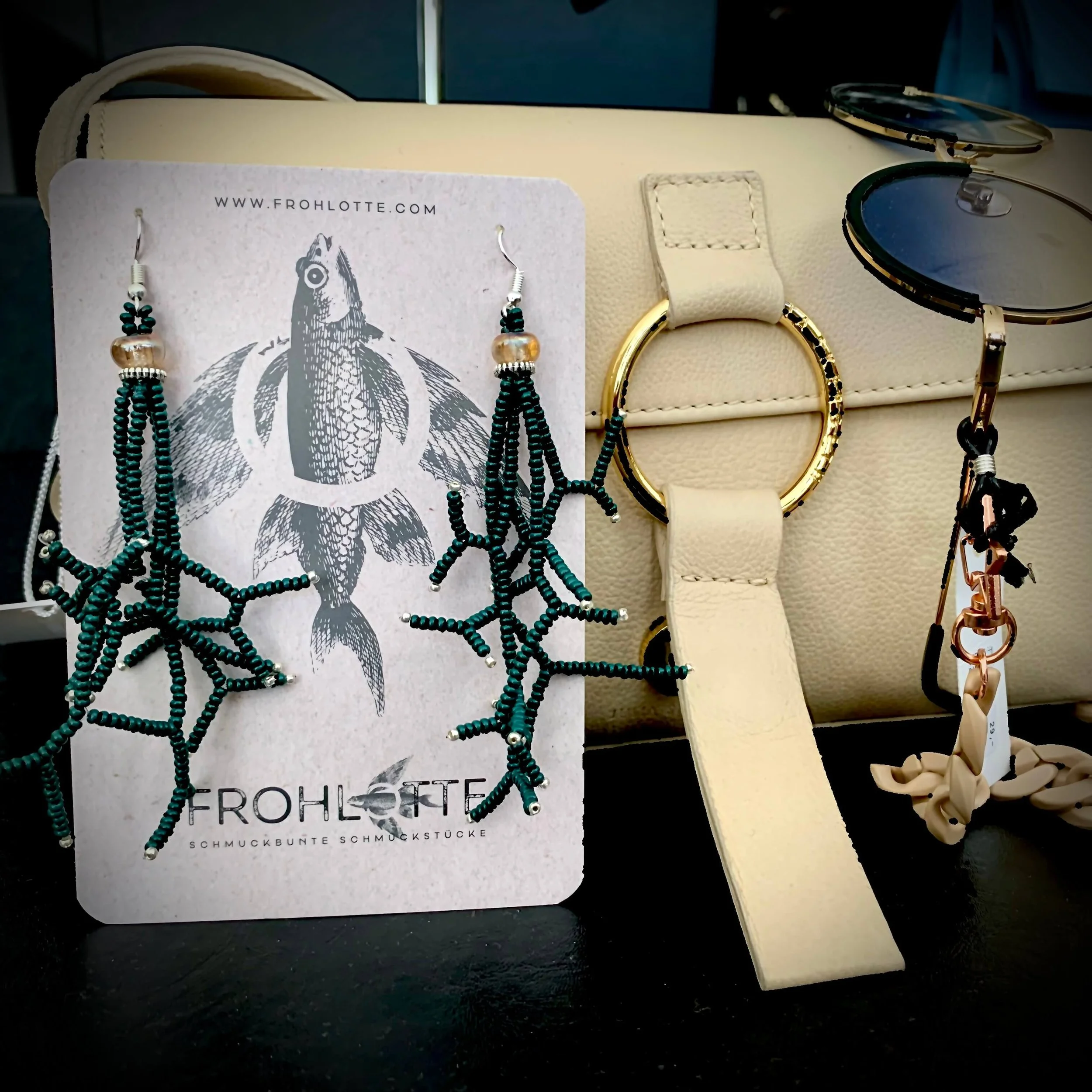 frohlotte-ohrringe-cora koralle-upgecycleter schmuck6.jpeg