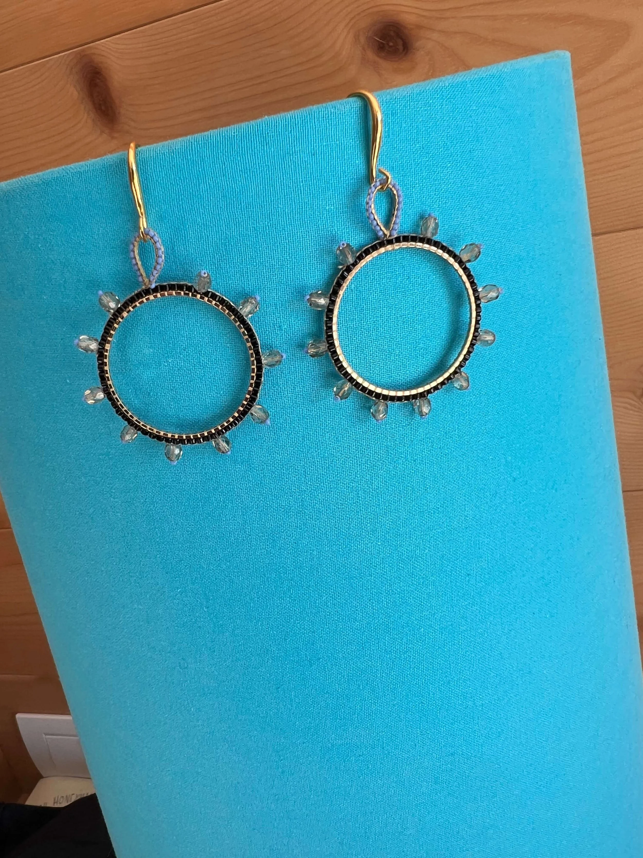 frohlotte-ohrringe-eleni-upgecycleter schmuck1.jpeg