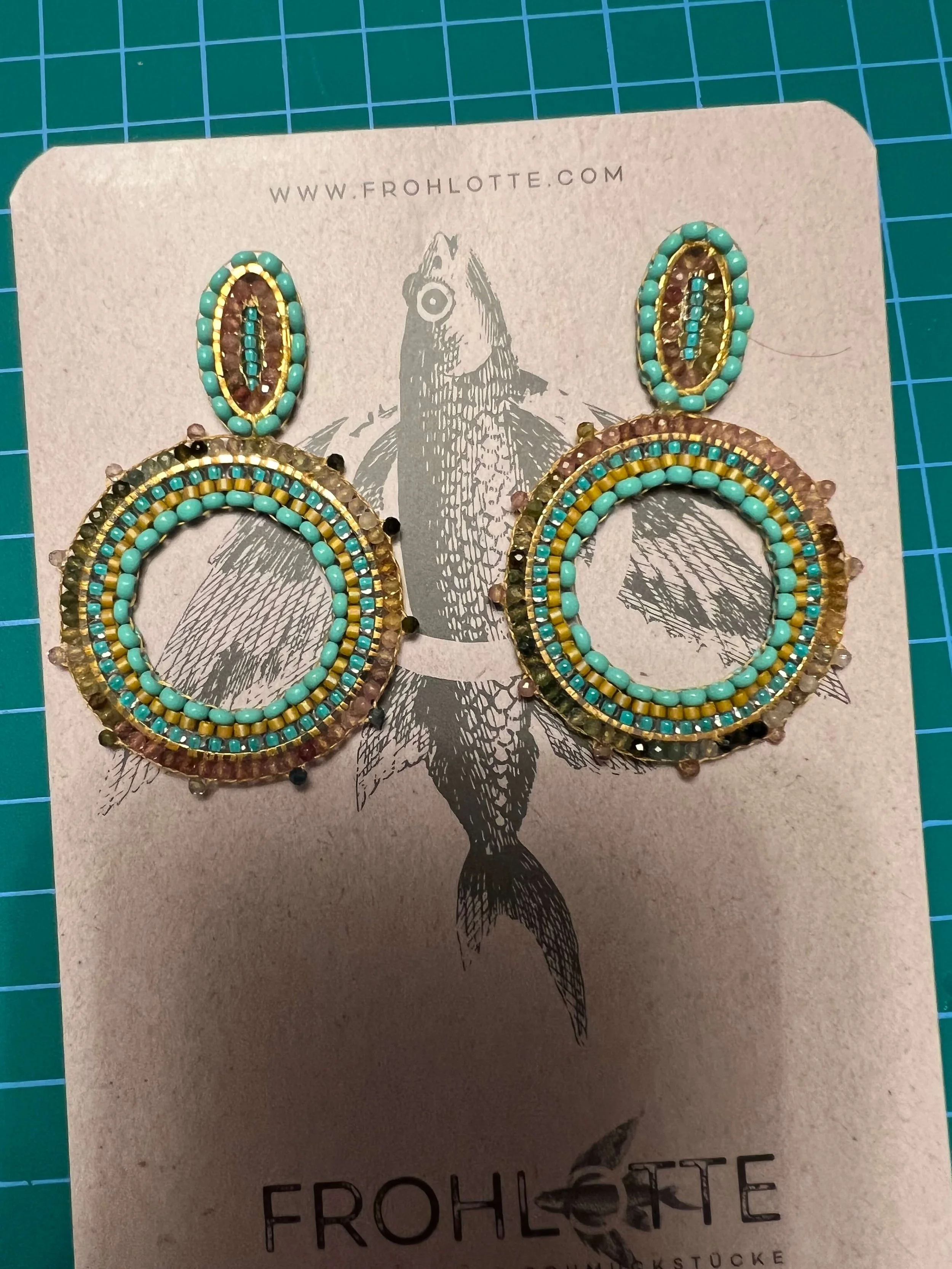 frohlotte-ohrringe-eleni-upgecycleter schmuck14.jpeg