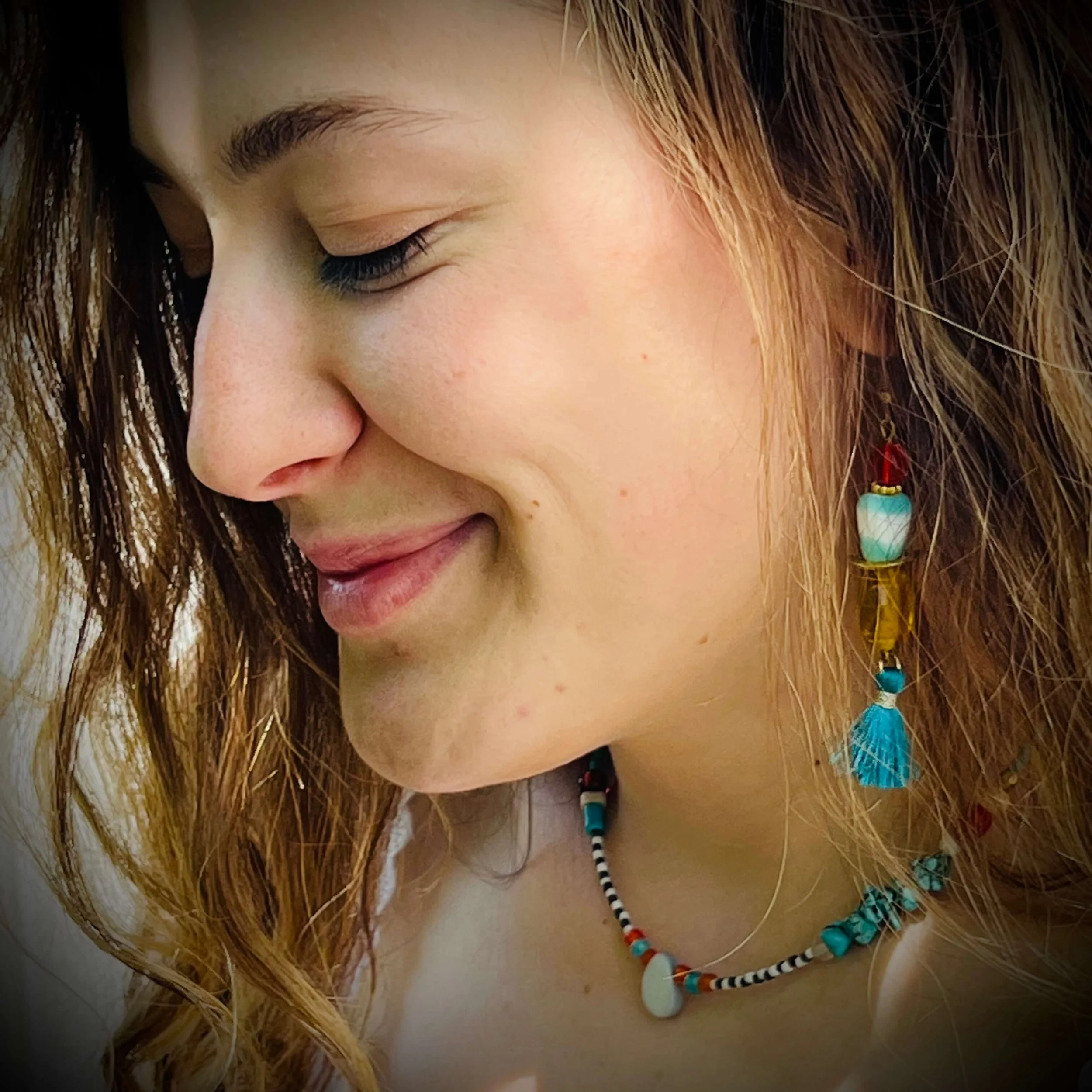 frohlotte_ohrringe_bunte bonbons_gelb-hellblau gestreift.jpeg