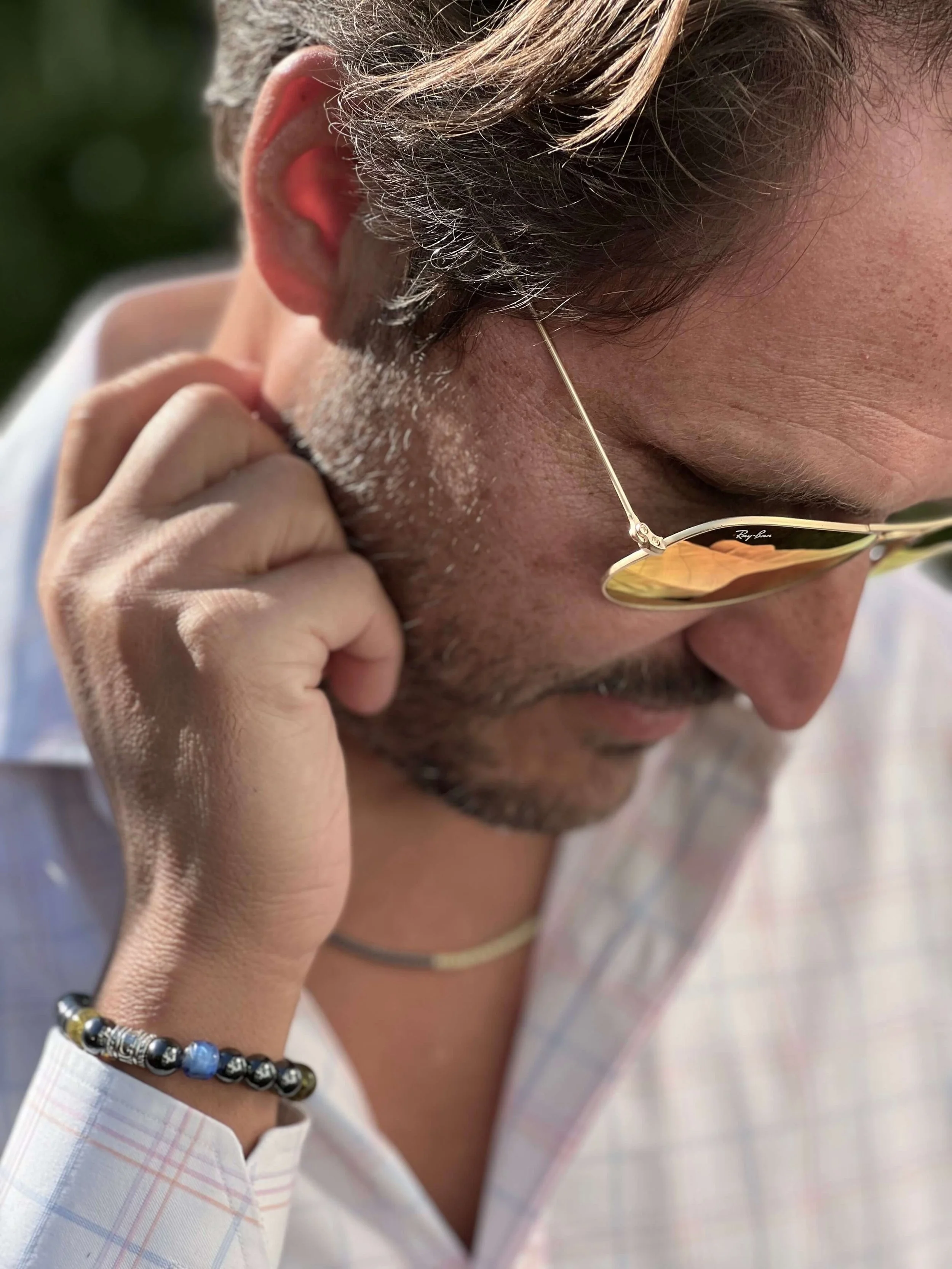 Mann mit Schmuck von Frohlotte