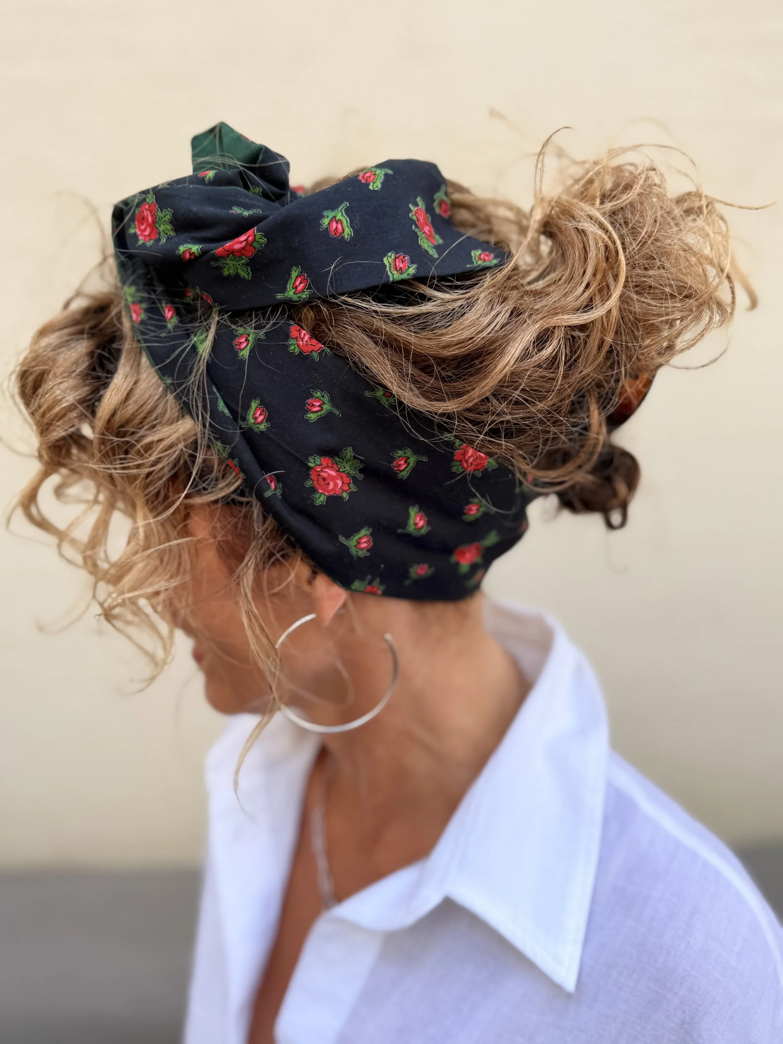 Hilde – Dirndl-Haarband schwarz-grün mit Rosen