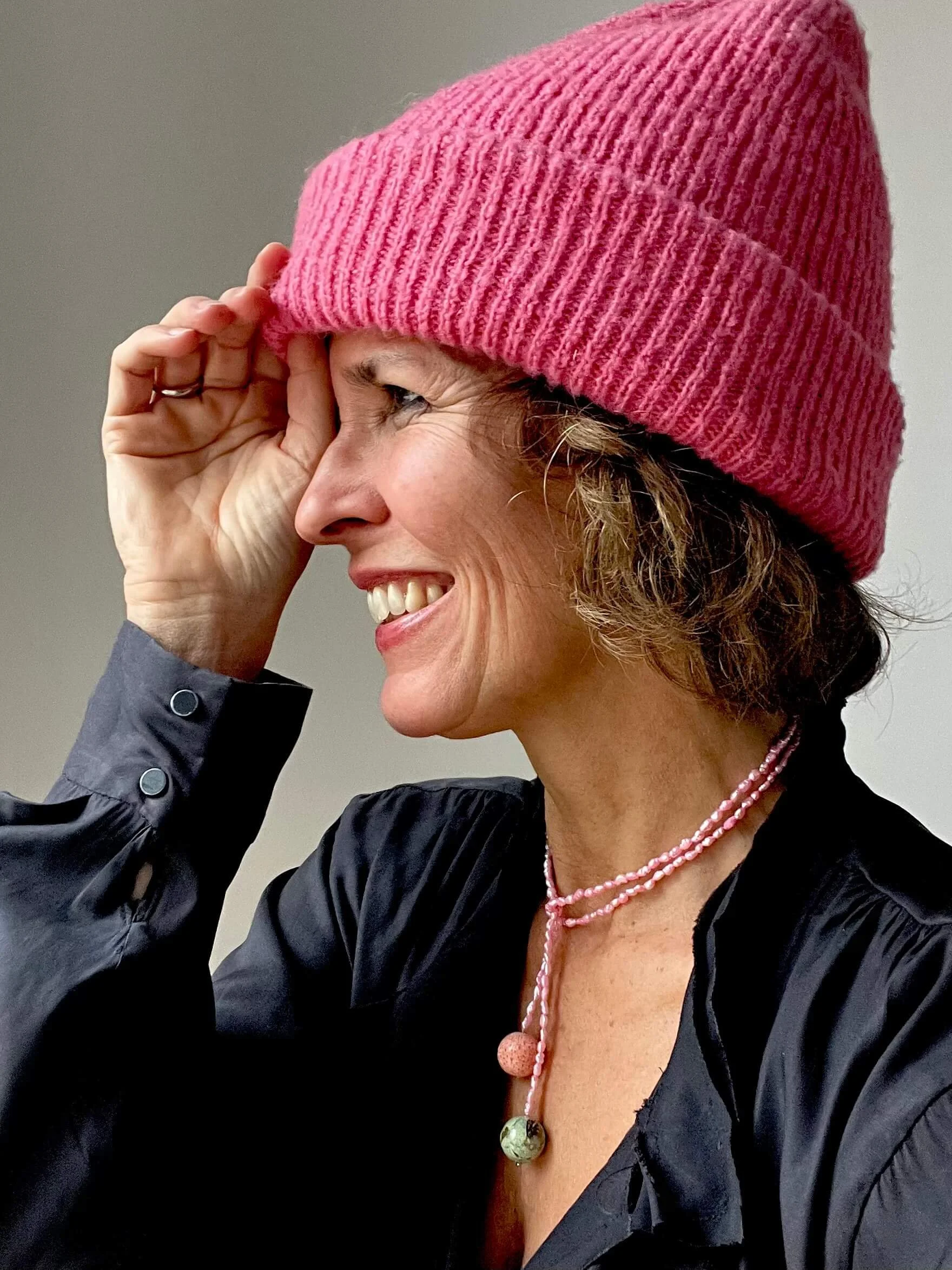 Frau mit pinkfarbener Mütze, Frohlotte