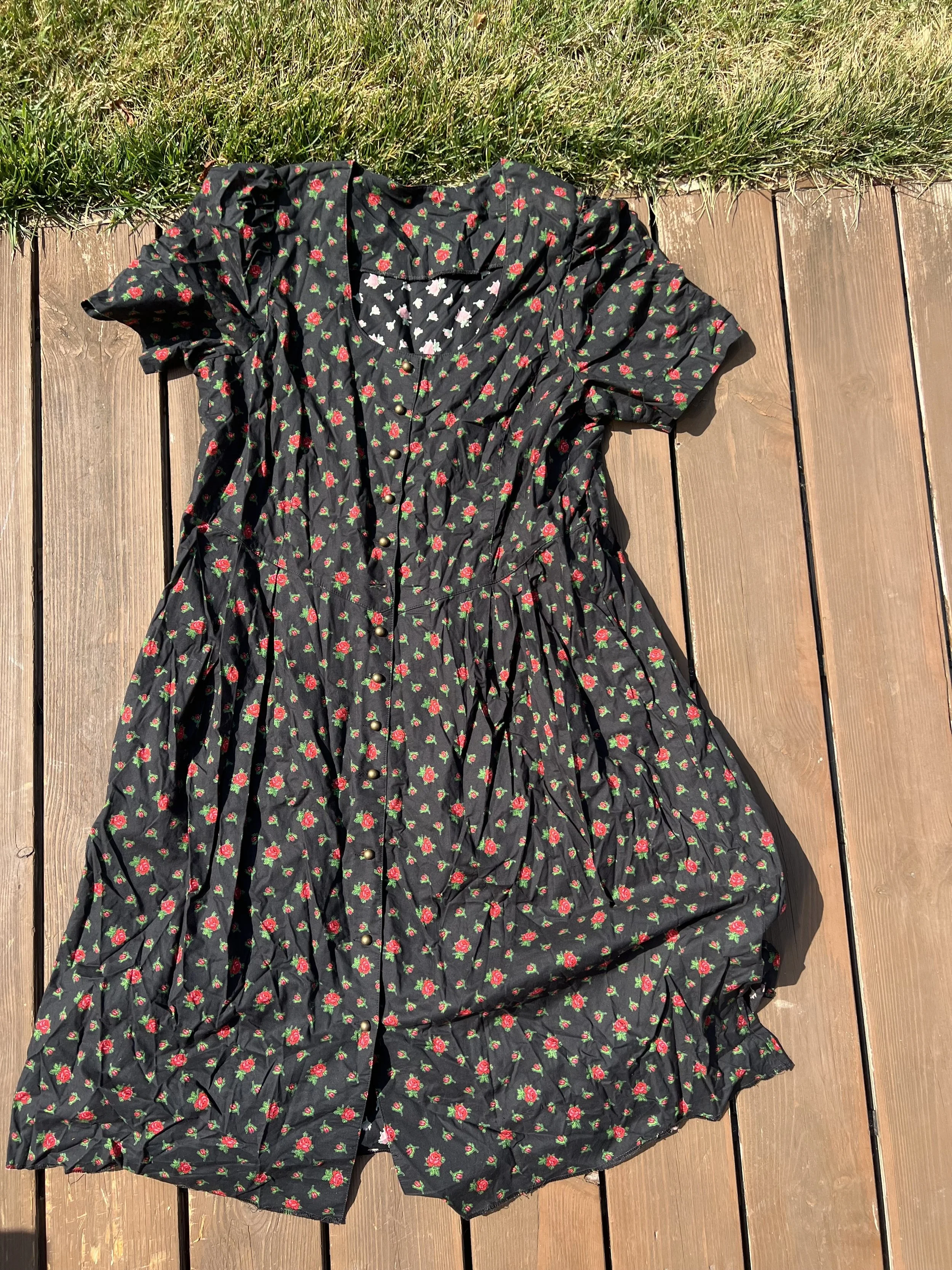 Altes Dirndl, aus dem das Haarband Hilde upgecyclet wurde