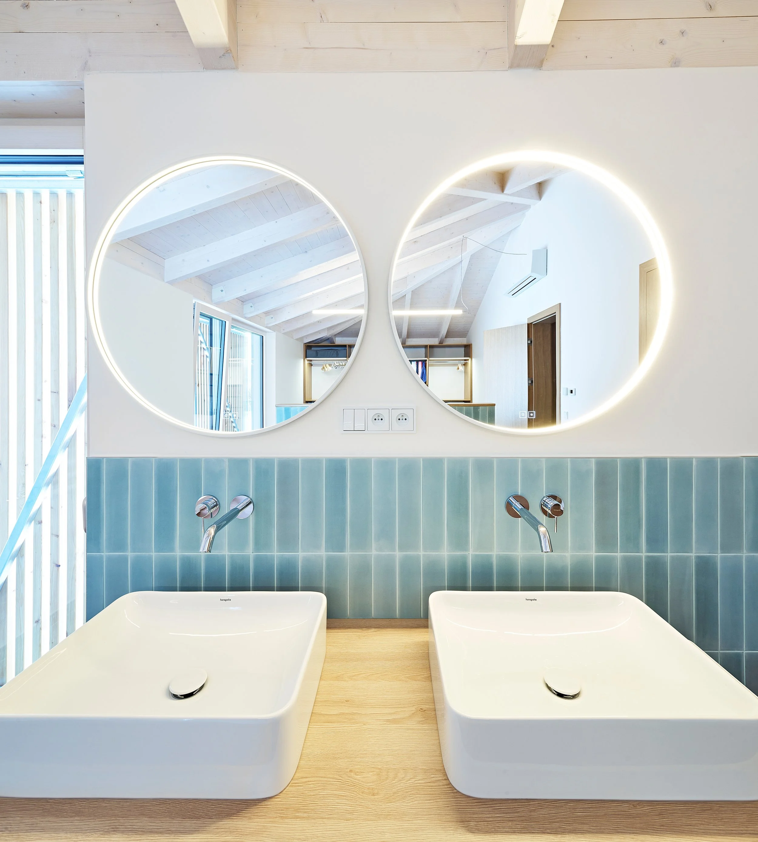 LOW_struharov1530_Panorama a.jpg