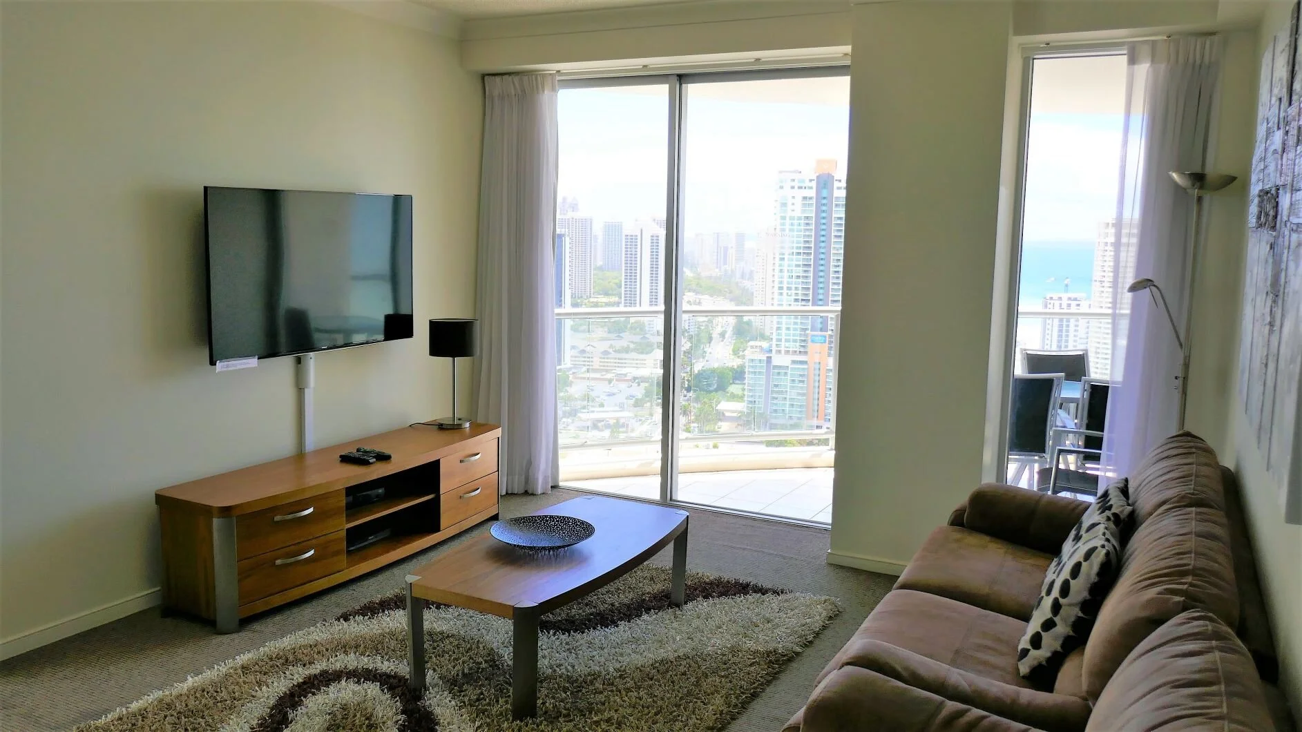 lounge & dining & kitchen (4).jpg